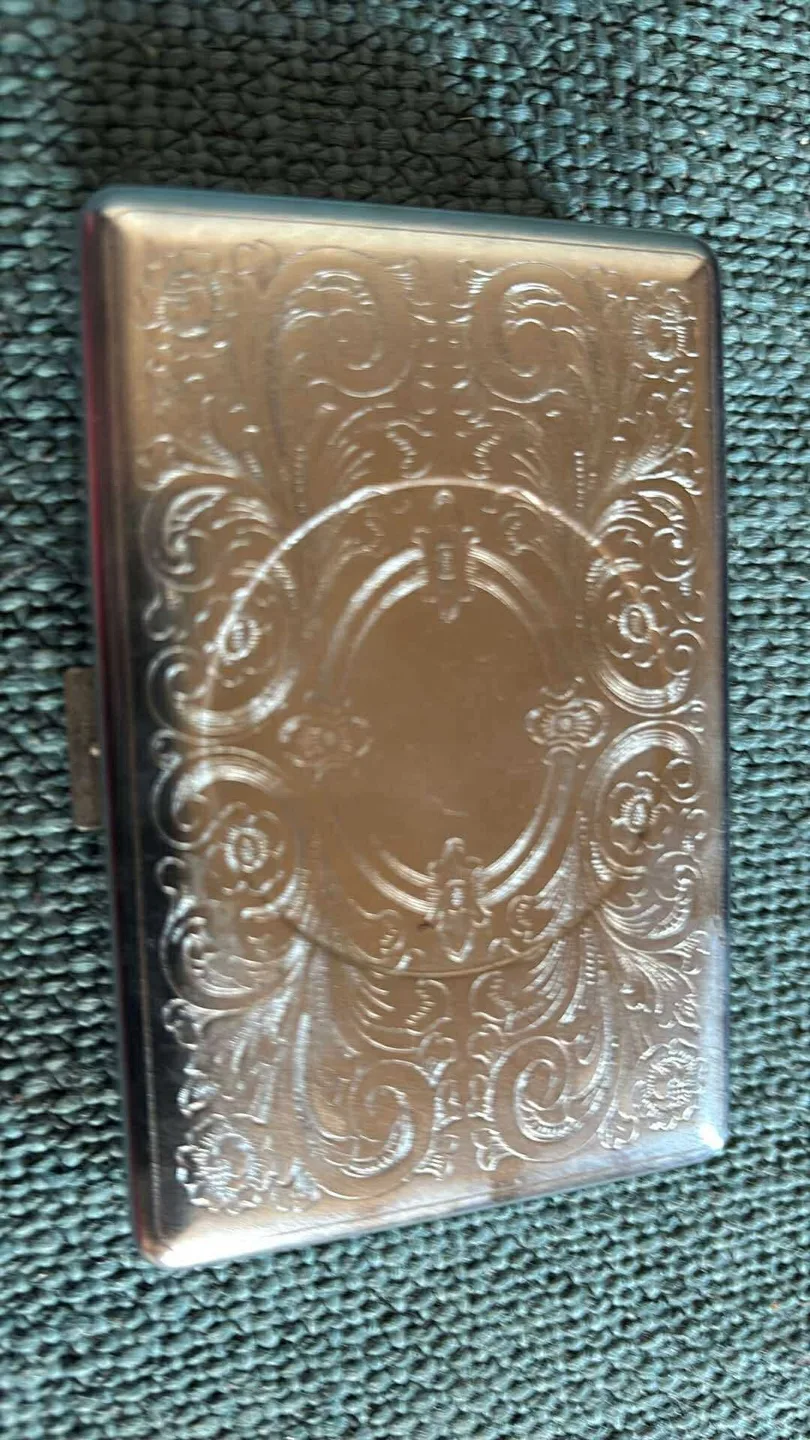 Vintage Metal Cigarette Case image indicator(3)
