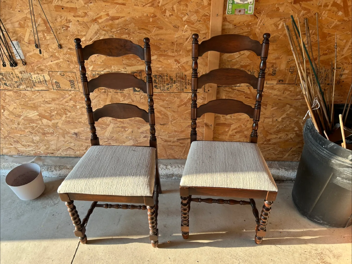 Set of 2 Vintage Wooden Chairs thumbnail