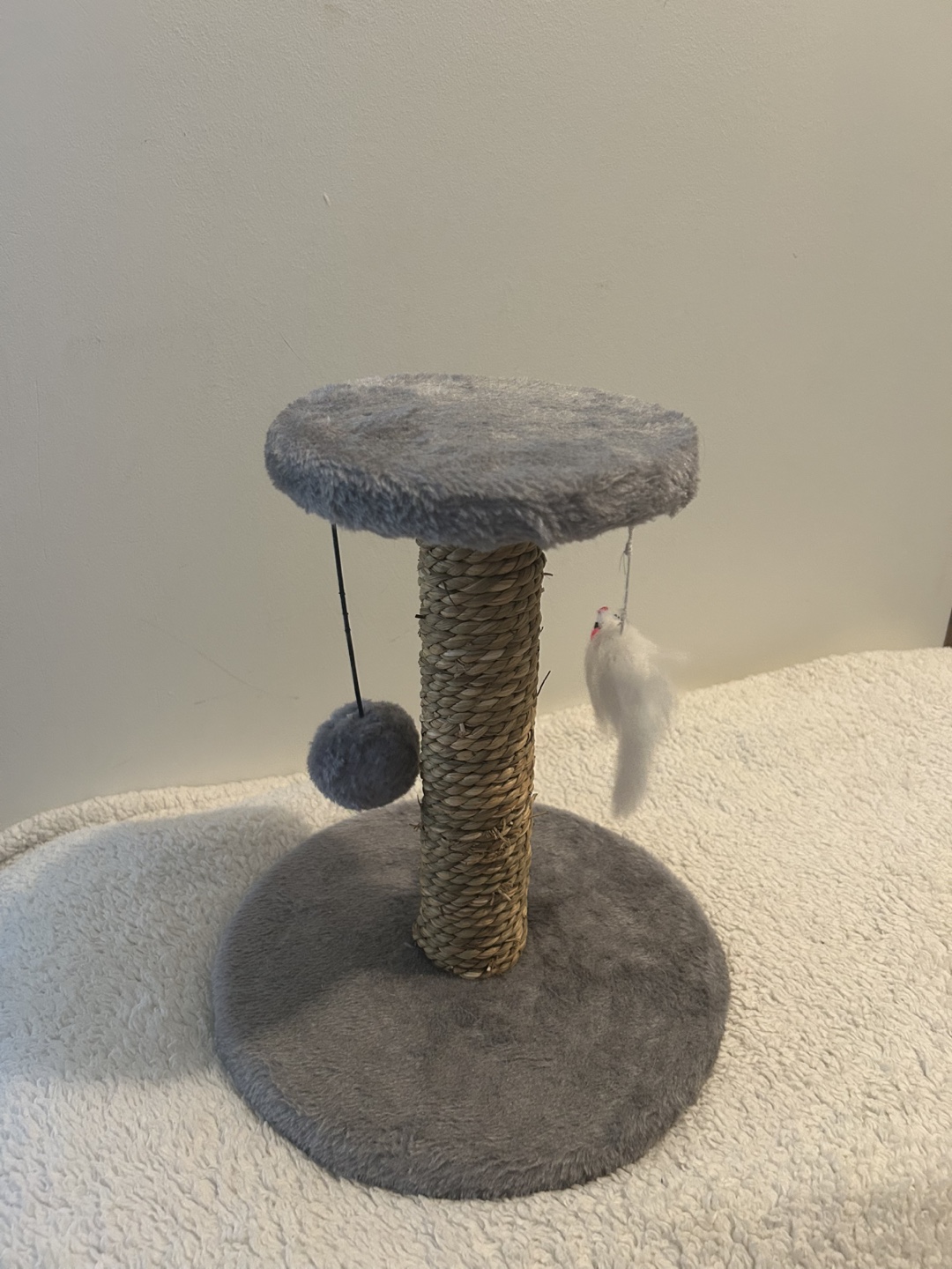 Cat scratch post with toys - photo 2