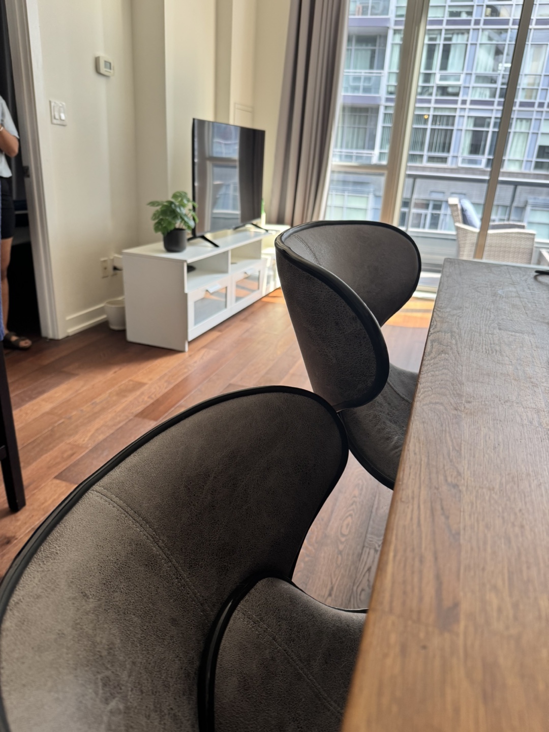 Swivel Bar Stools - photo 4