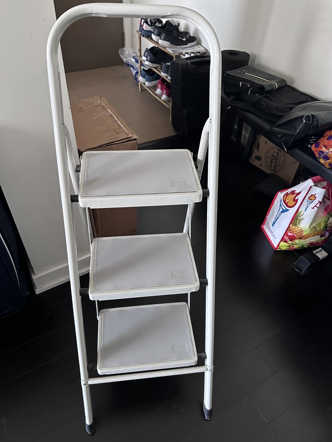 UBERHAUS Steel Step Ladder