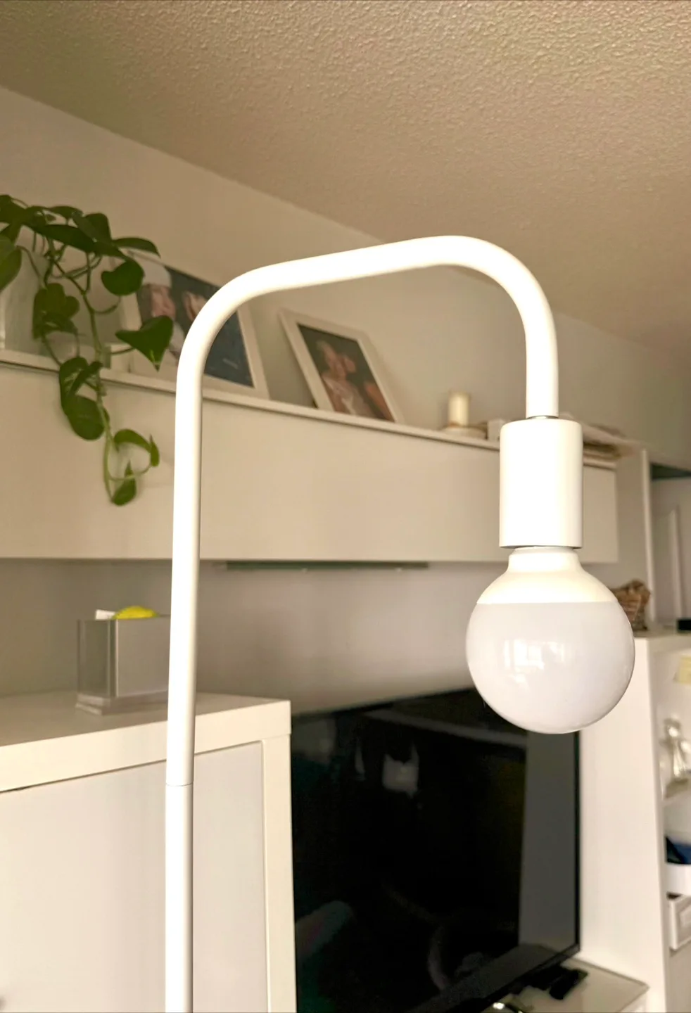 70” White Scandinavian style Floor Lamp -2 lamps- image indicator(4)