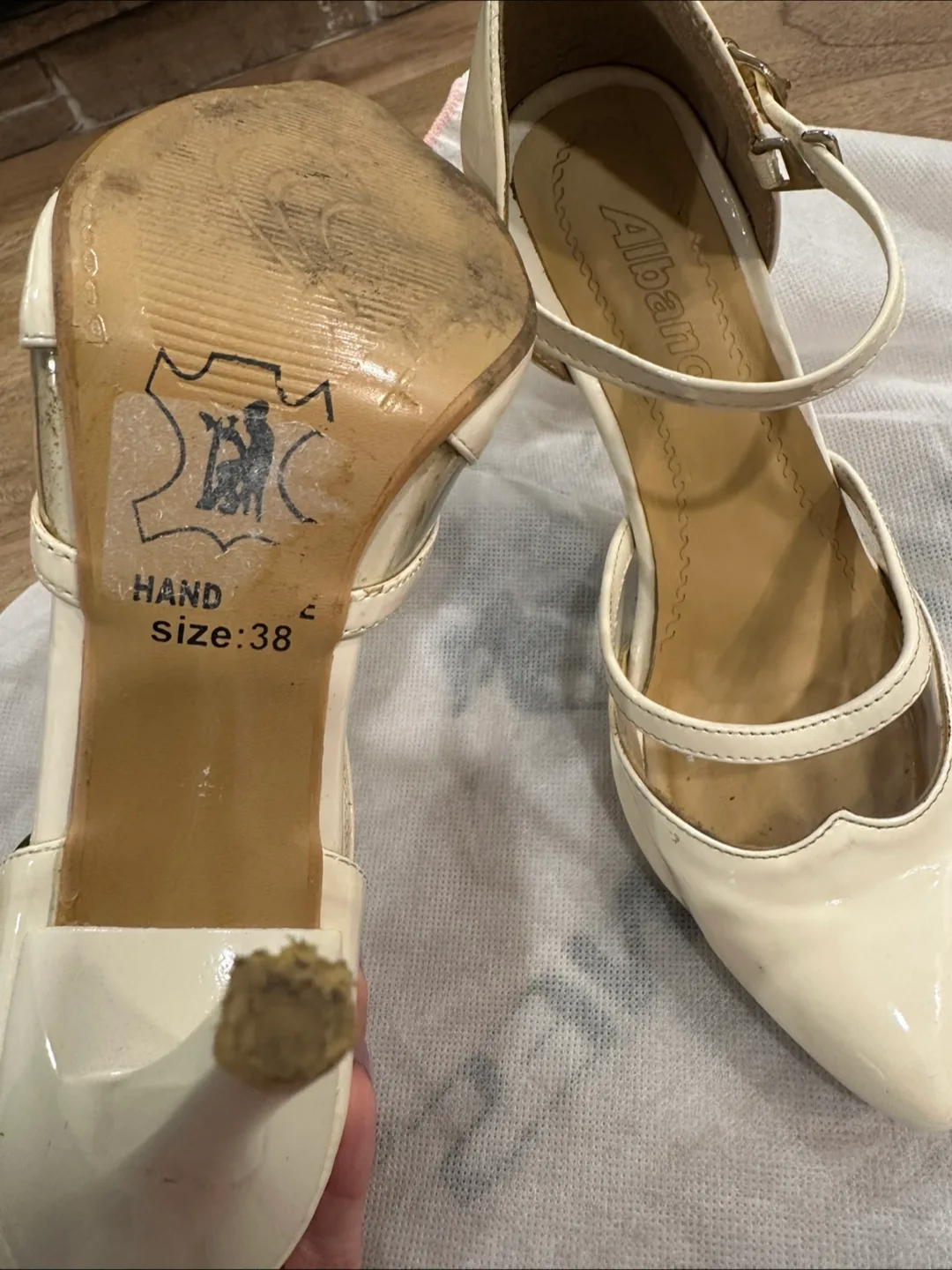 White Heels image indicator(2)