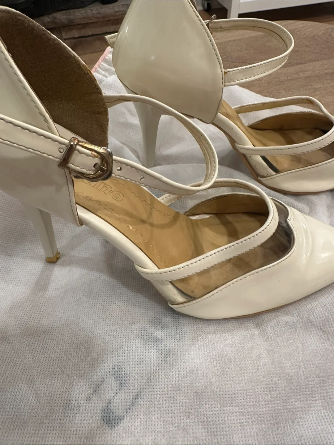 White Heels image indicator(3)