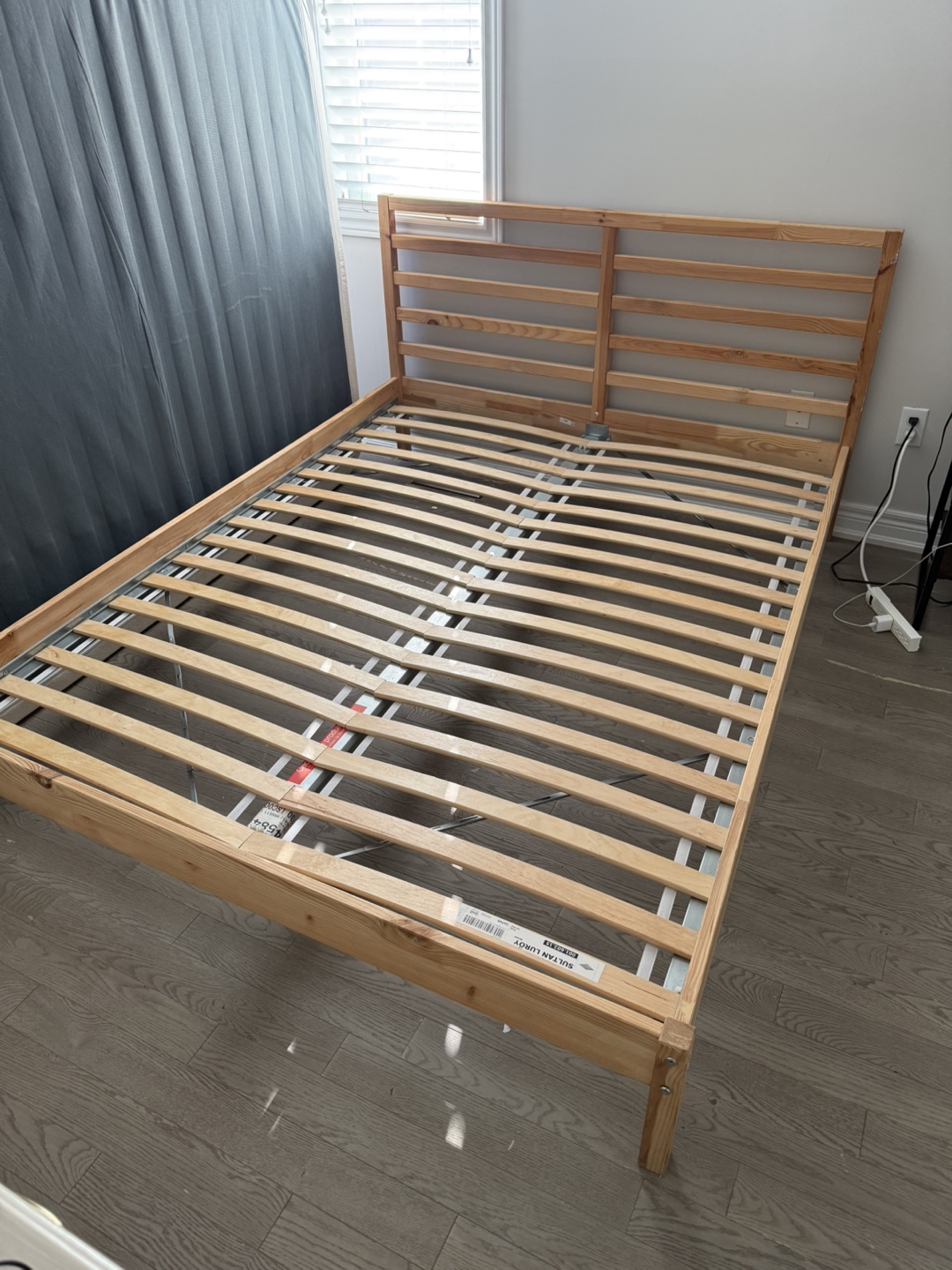 Queen Size Wooden Bed Frame - photo 2