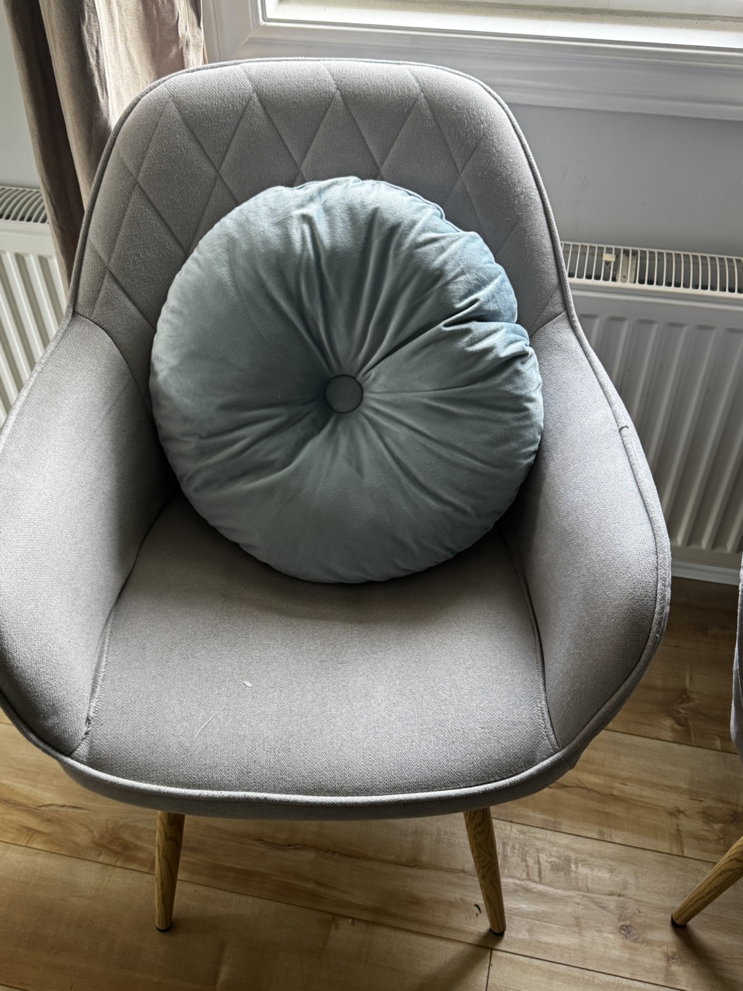 Gray Armchair with Round Pillow - photo 3