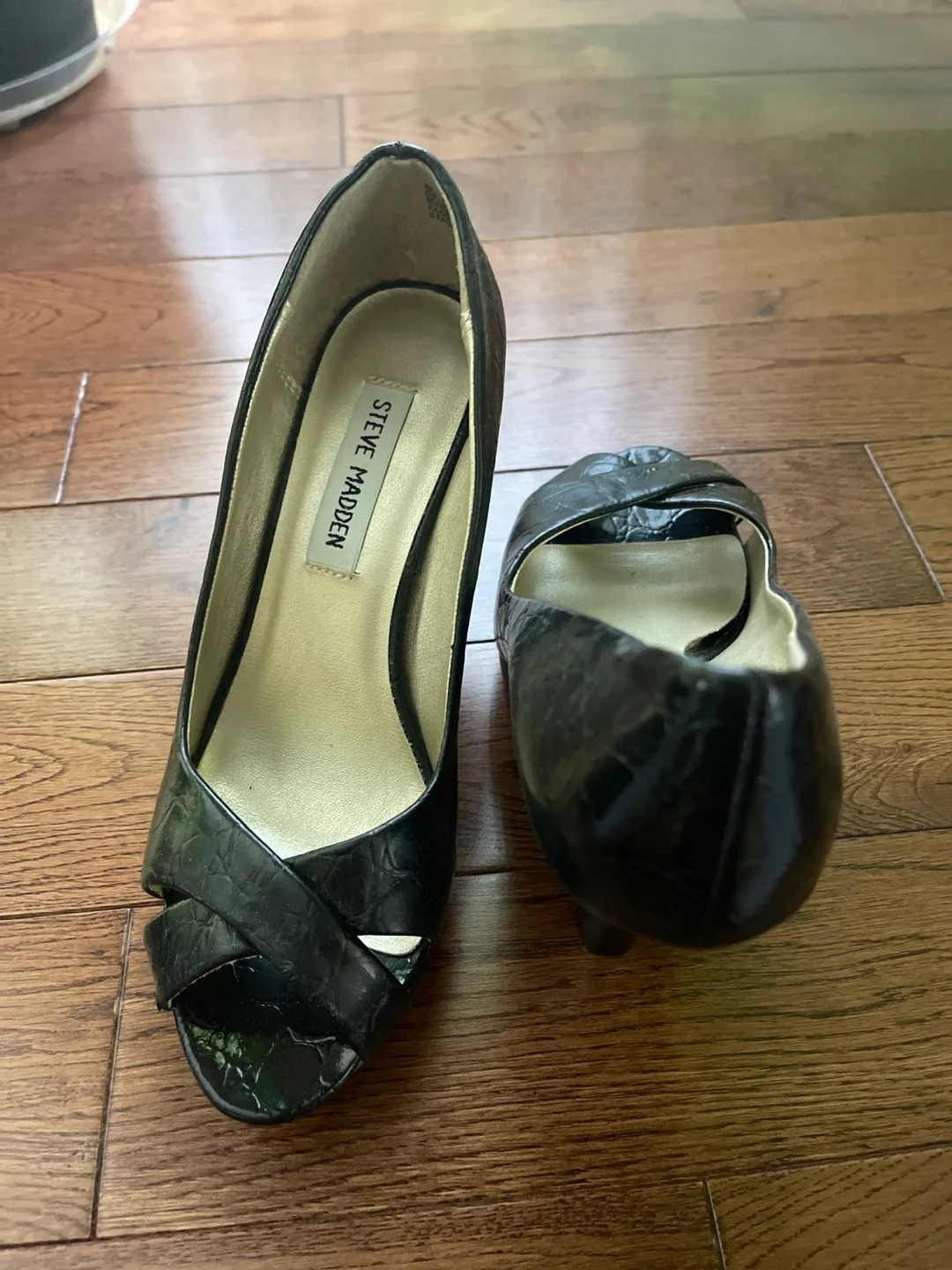 Steve Madden Black Heels thumbnail