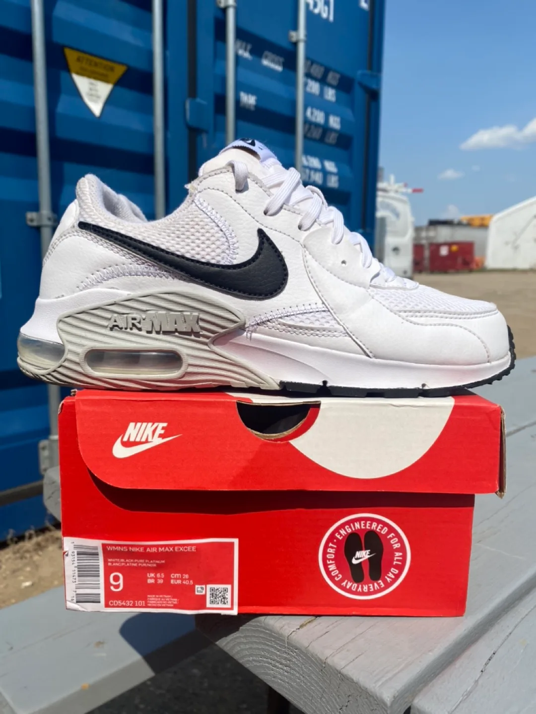 Nike Air Max Excee Women’s  Size 9 thumbnail