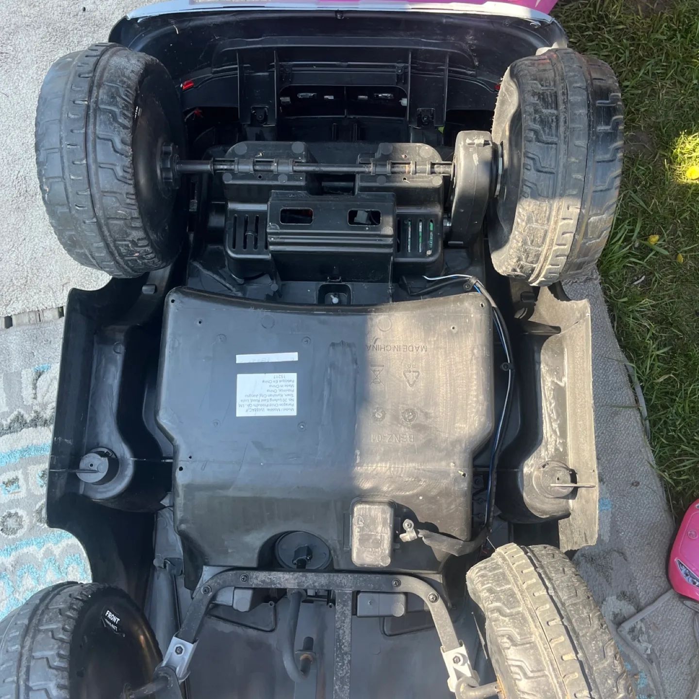 Black Mercedes-Benz Ride-On Car image indicator(4)