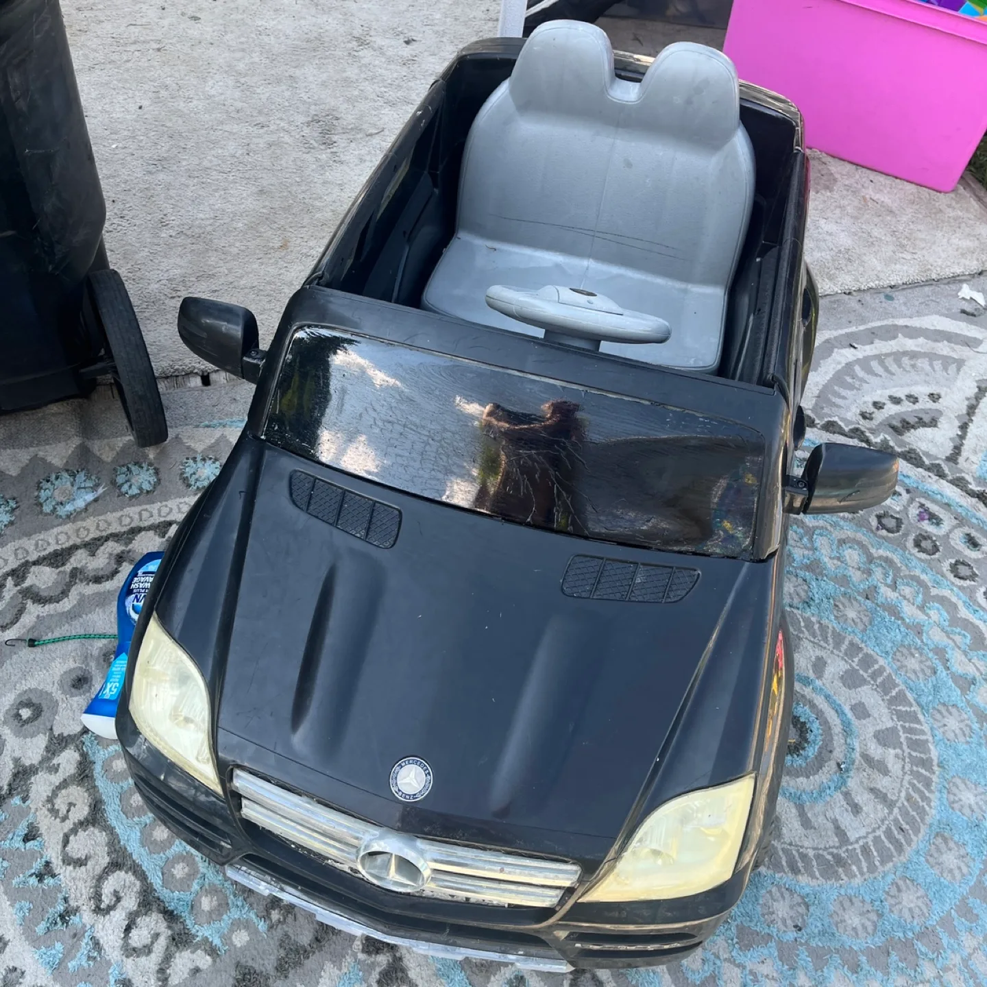 Black Mercedes-Benz Ride-On Car thumbnail