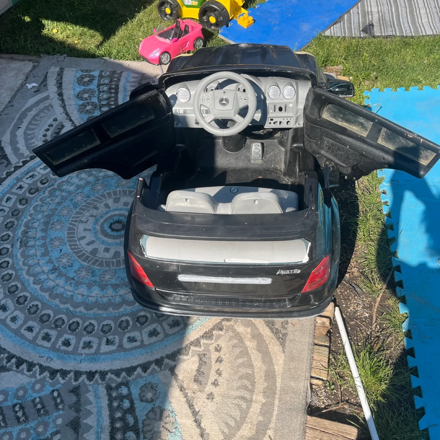 Black Mercedes-Benz Ride-On Car image indicator(5)