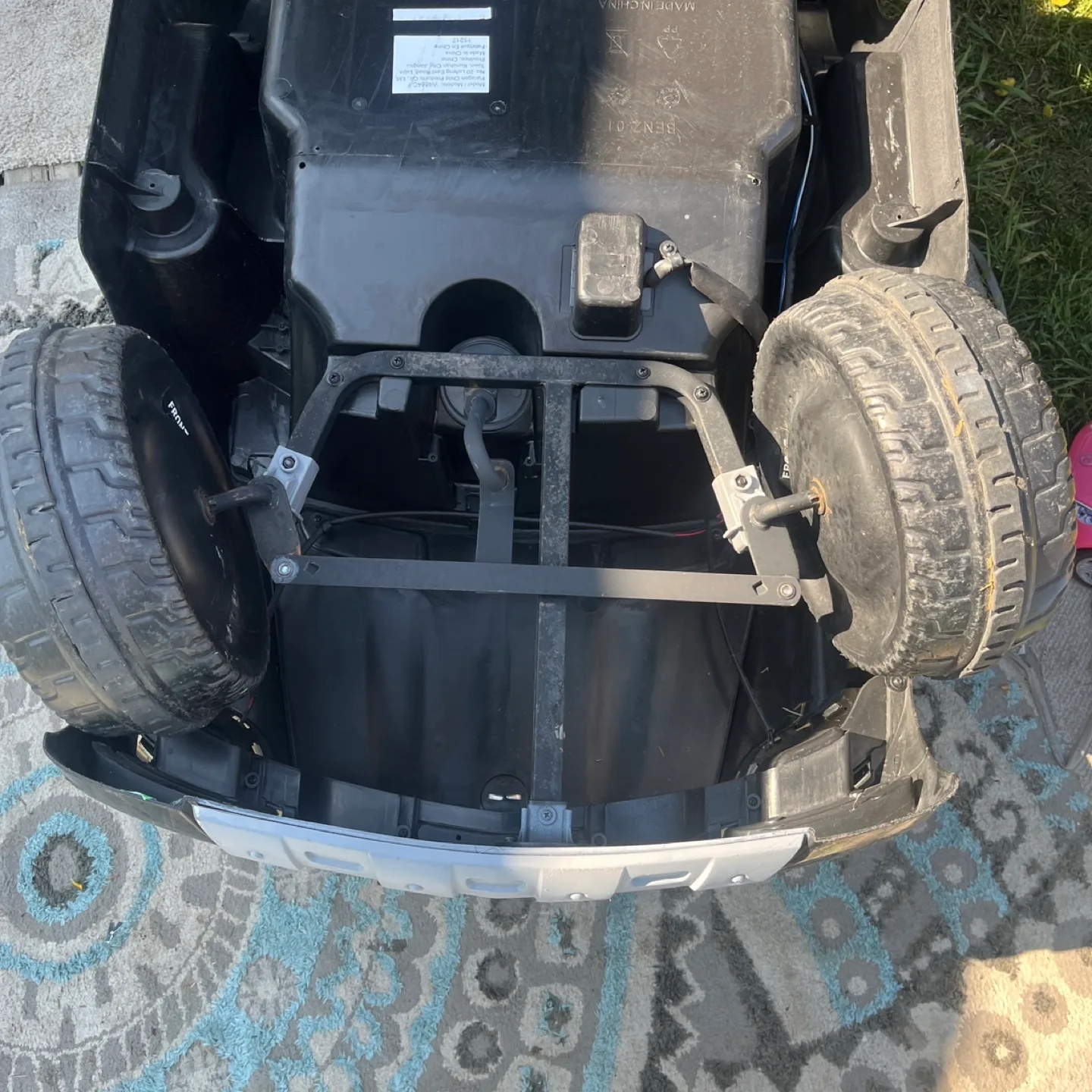 Black Mercedes-Benz Ride-On Car image indicator(3)