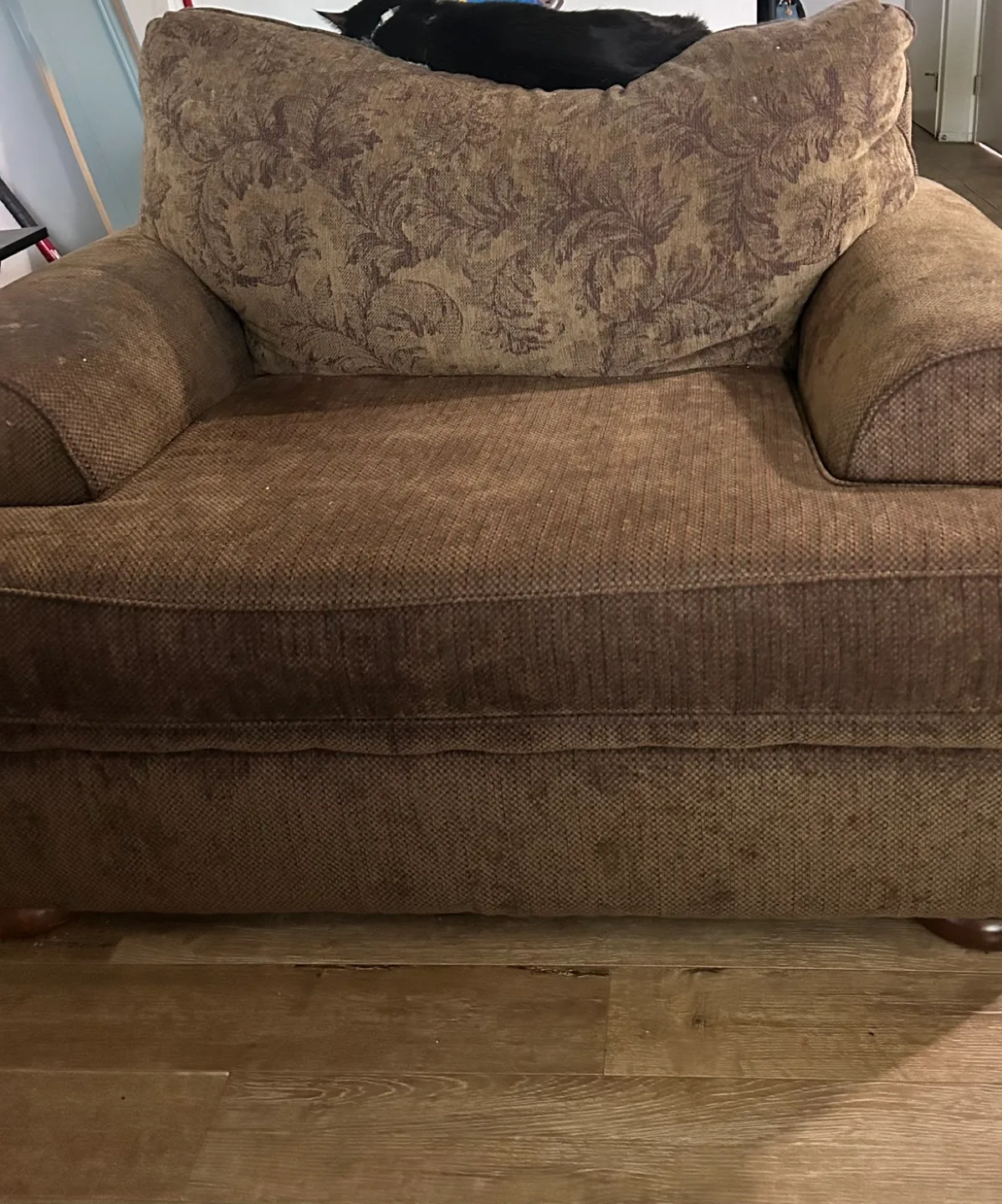 Brown two seater thumbnail