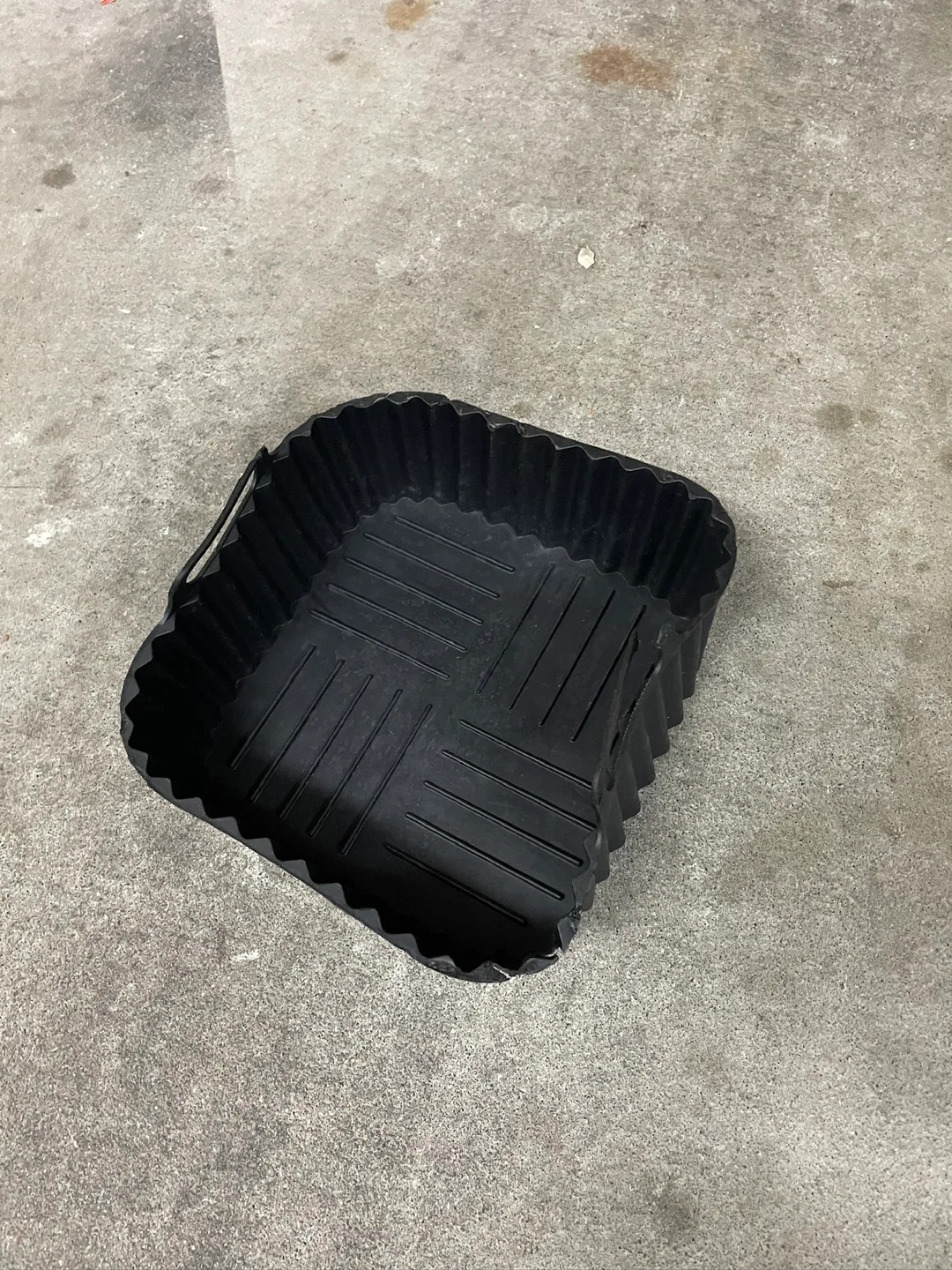 Black Silicone tray for air fryer thumbnail