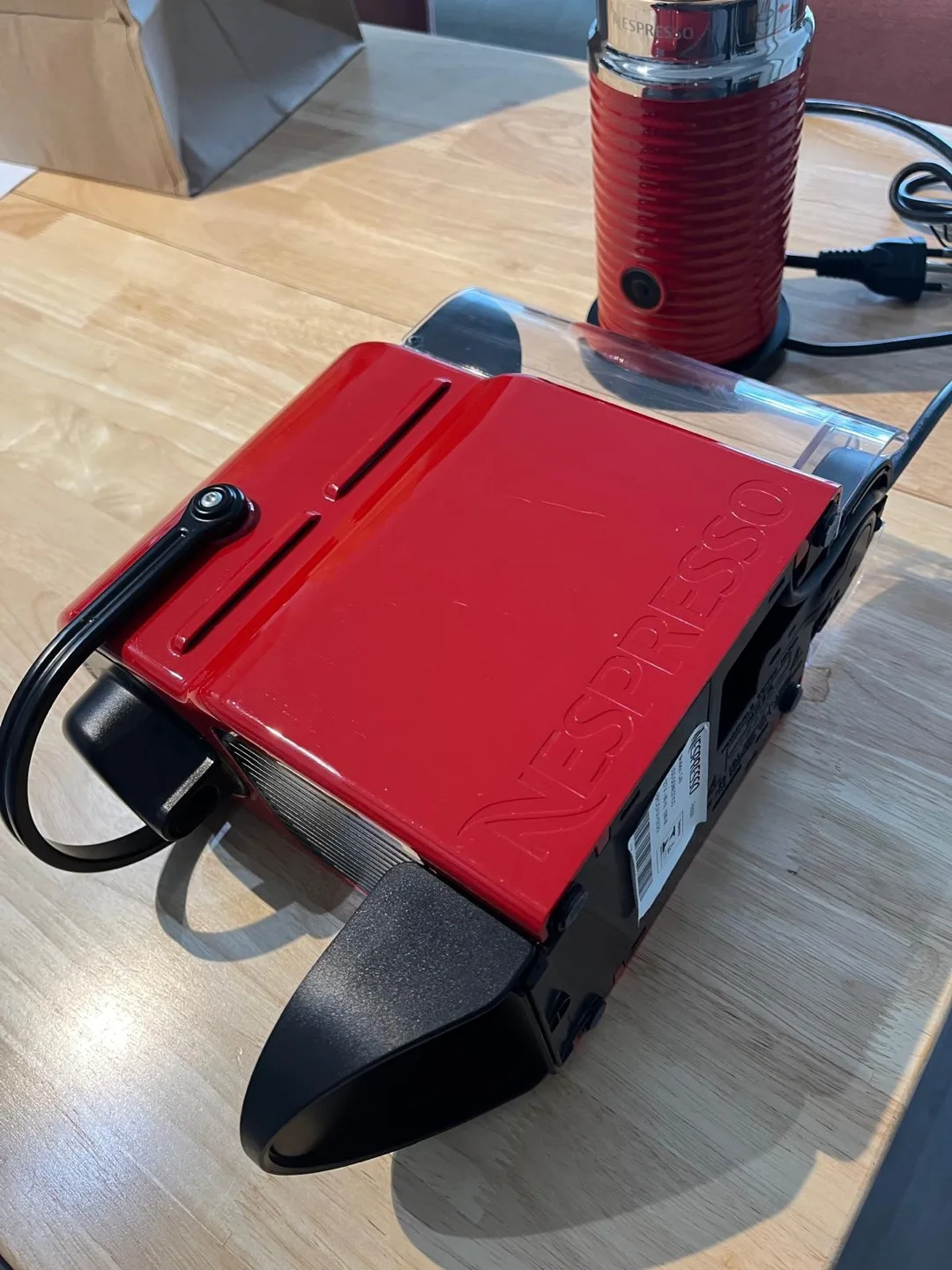 Red Nespresso Inissia with Nespresso Aeroccino image indicator(5)