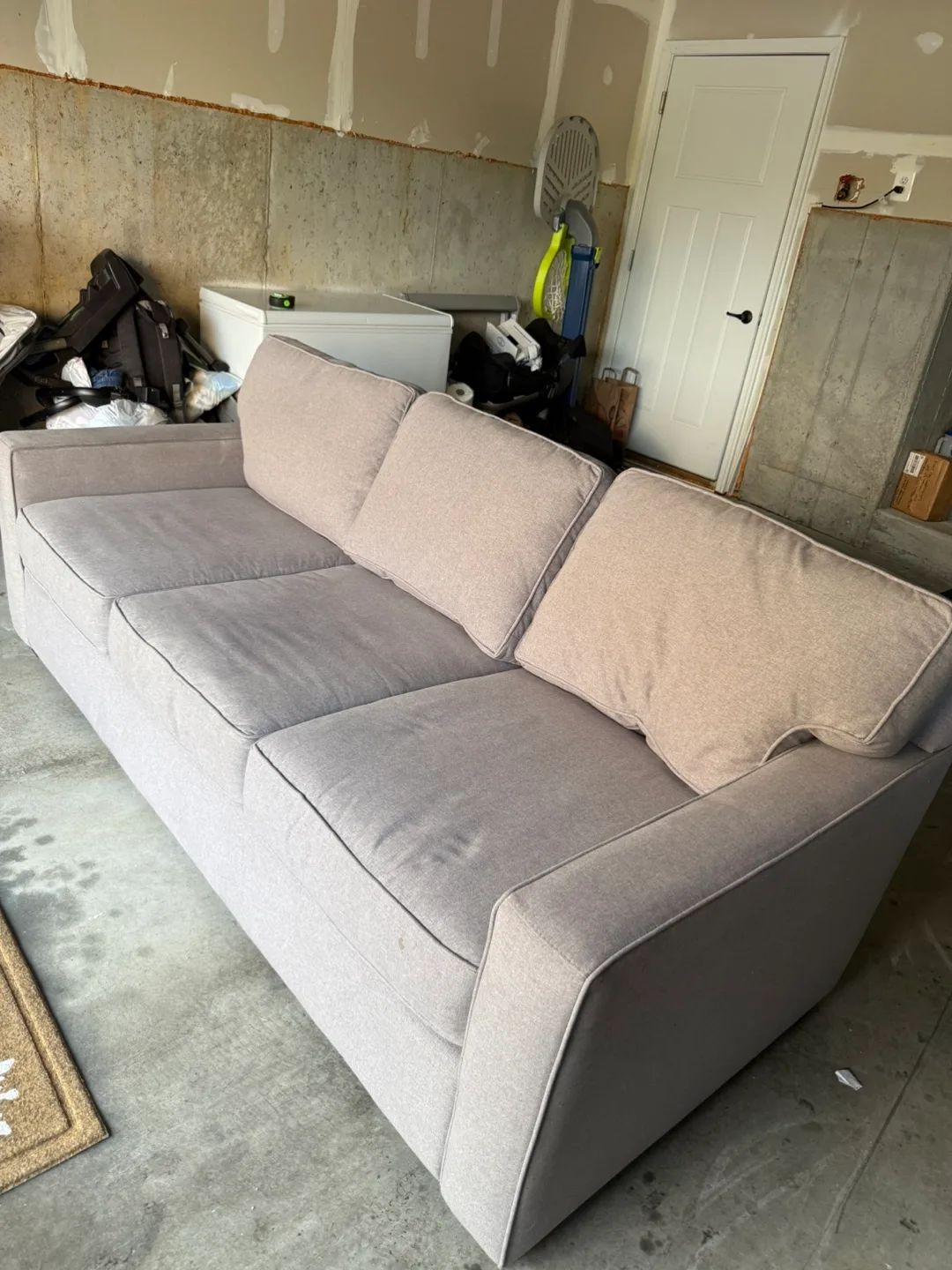 Gray couch image indicator(3)