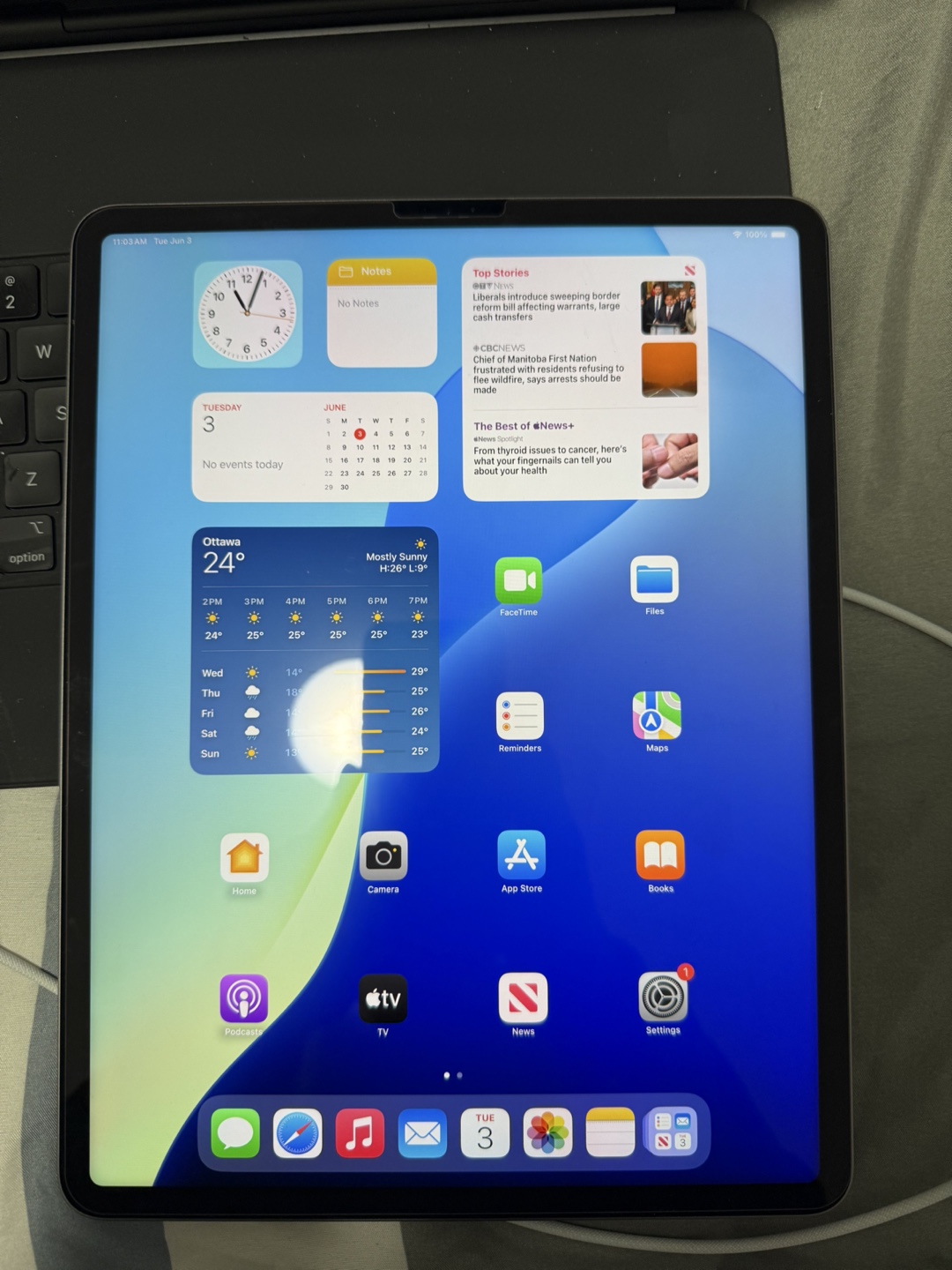 iPad Pro 12.9-inch 6th Gen Bundle