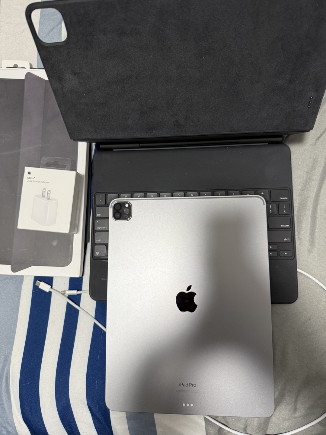 iPad Pro 12.9-inch 6th Gen Bundle - photo 2