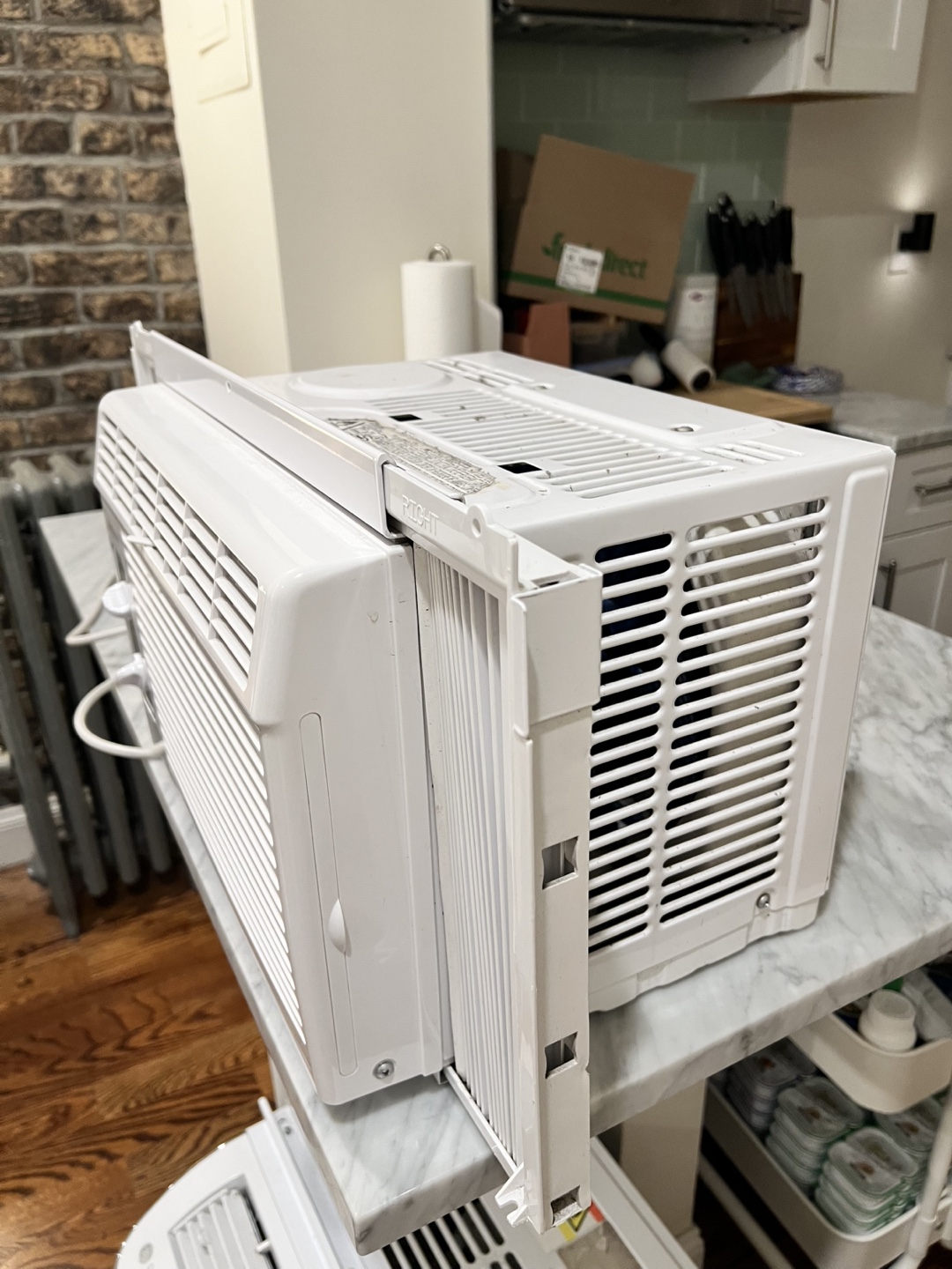 Small Simple Midea Window Air Conditioner - photo 3