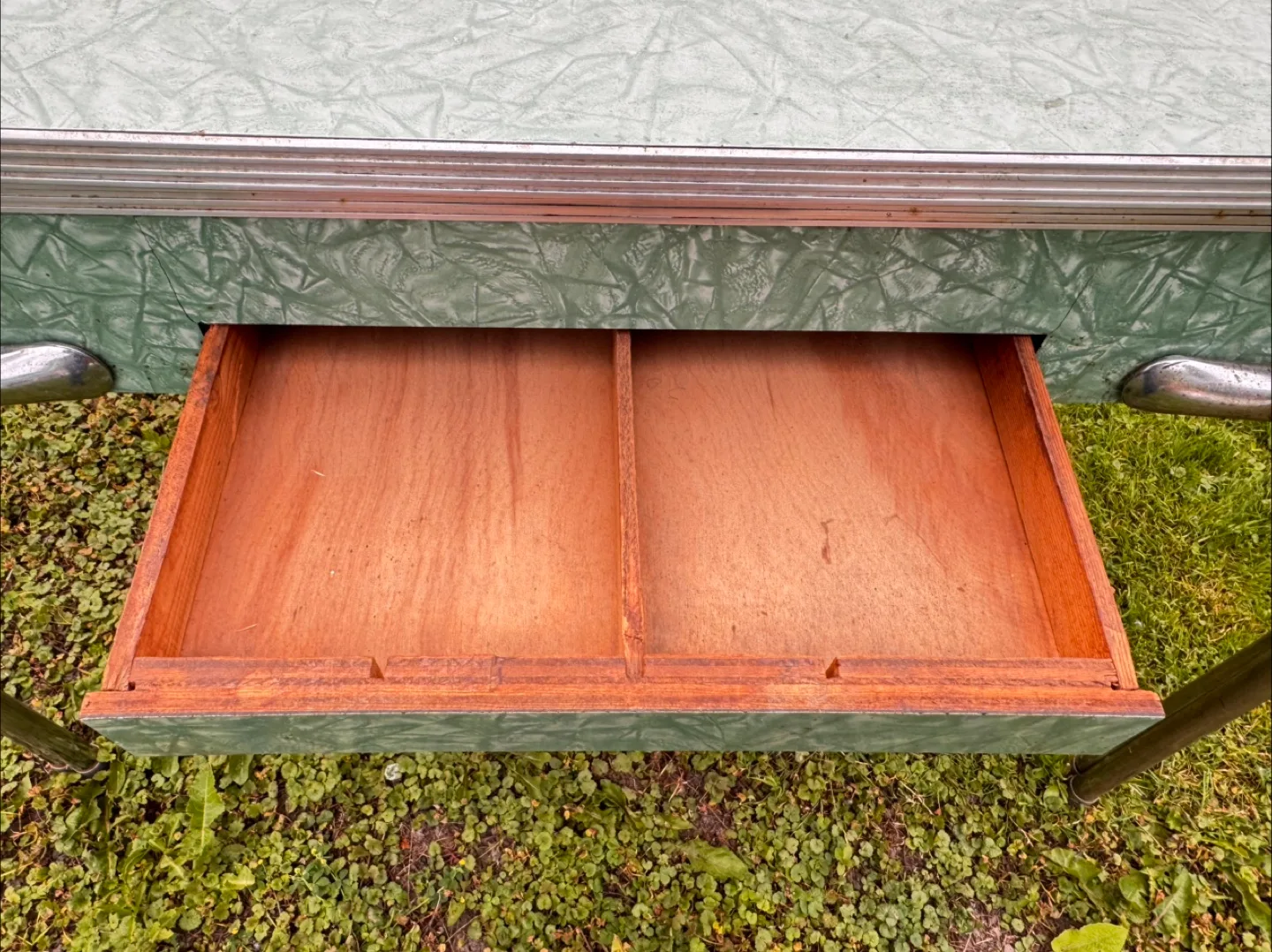 Vintage Kitchen Table With Extending Leaves image indicator(3)