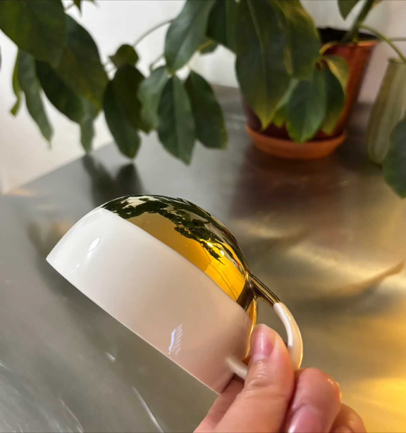 White and Gold Cup, for coffee or tea! Looks super cool 😎! image indicator(2)