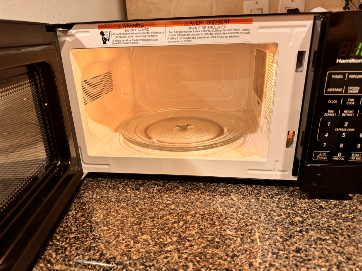 Hamilton Beach Microwave - photo 2