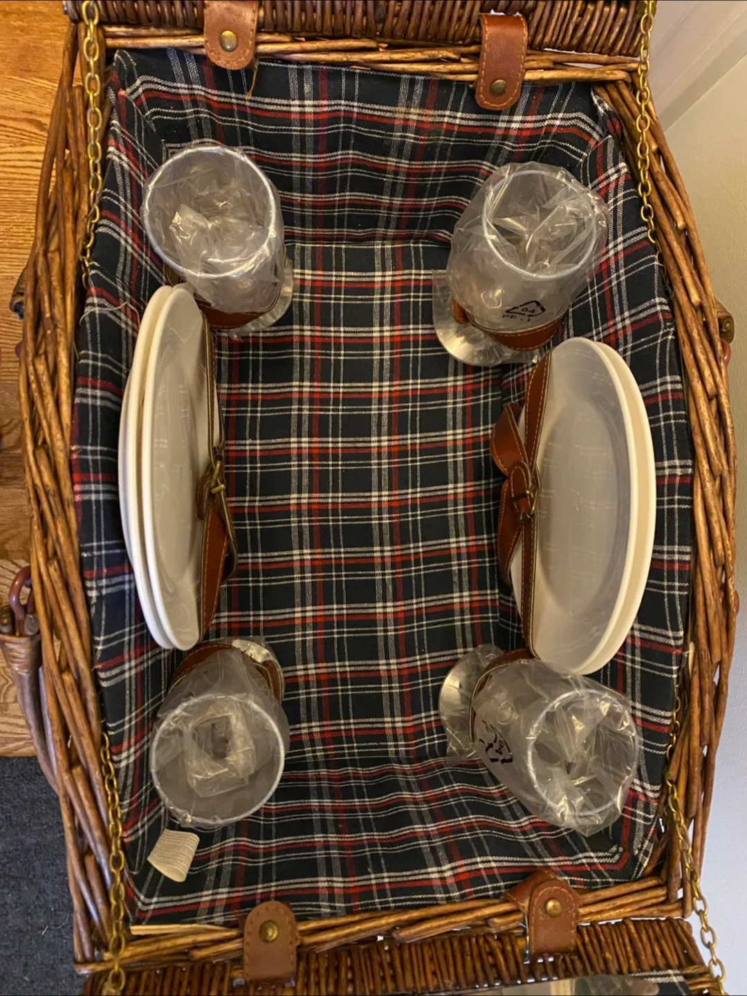 Wicker Picnic Basket Set image indicator(2)