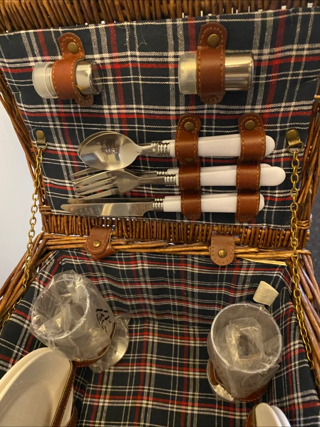 Wicker Picnic Basket Set image indicator(4)