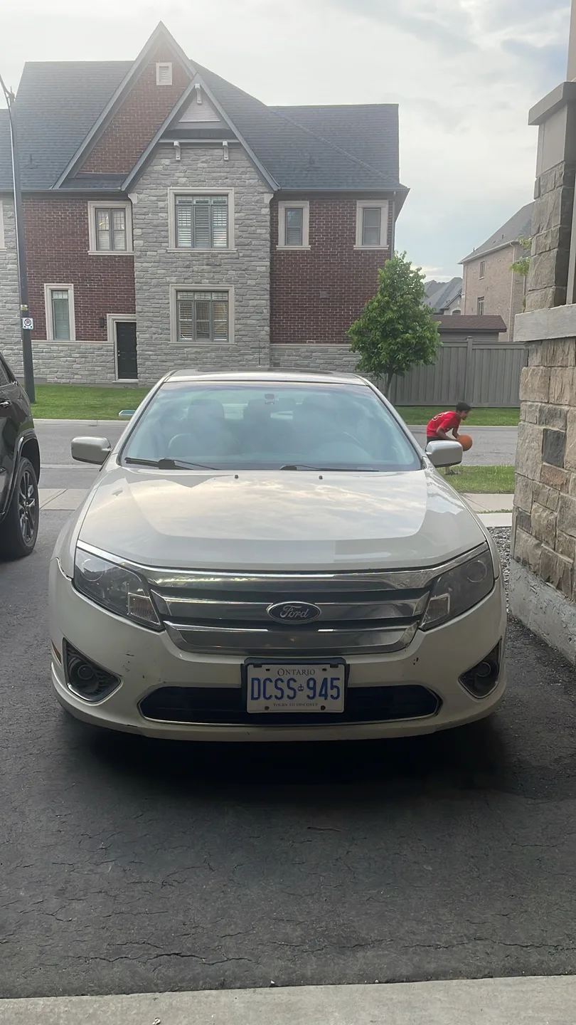 Ford Fusion Sedan image indicator(2)