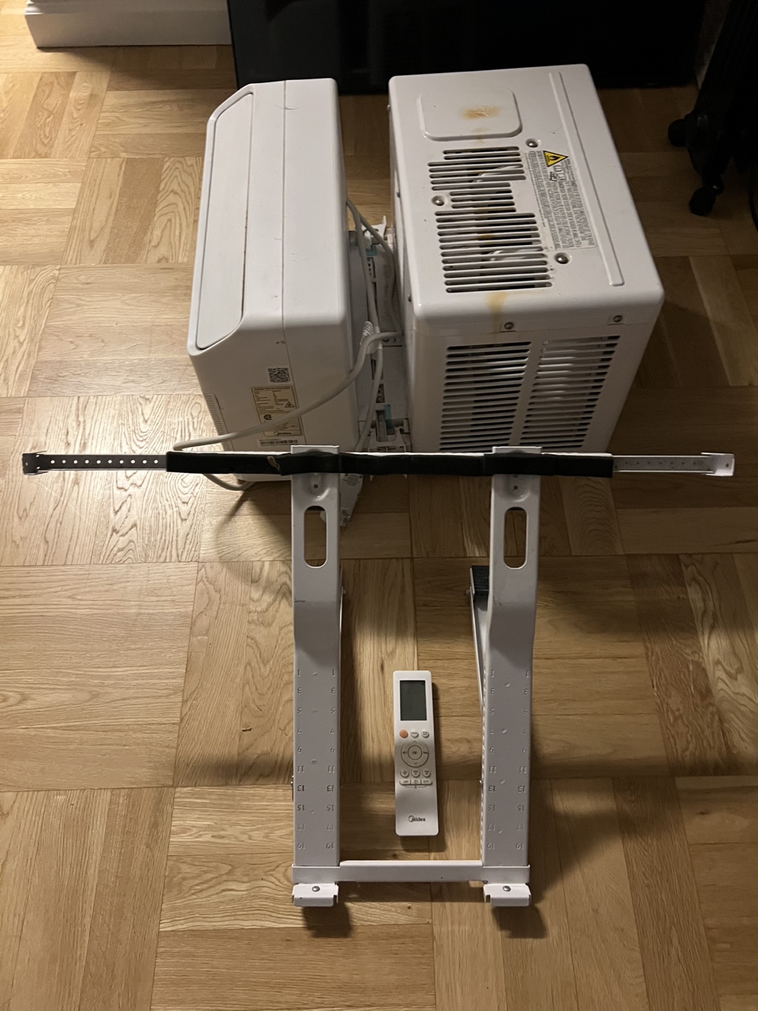 Midea 8,000 Air Conditioner - photo 2