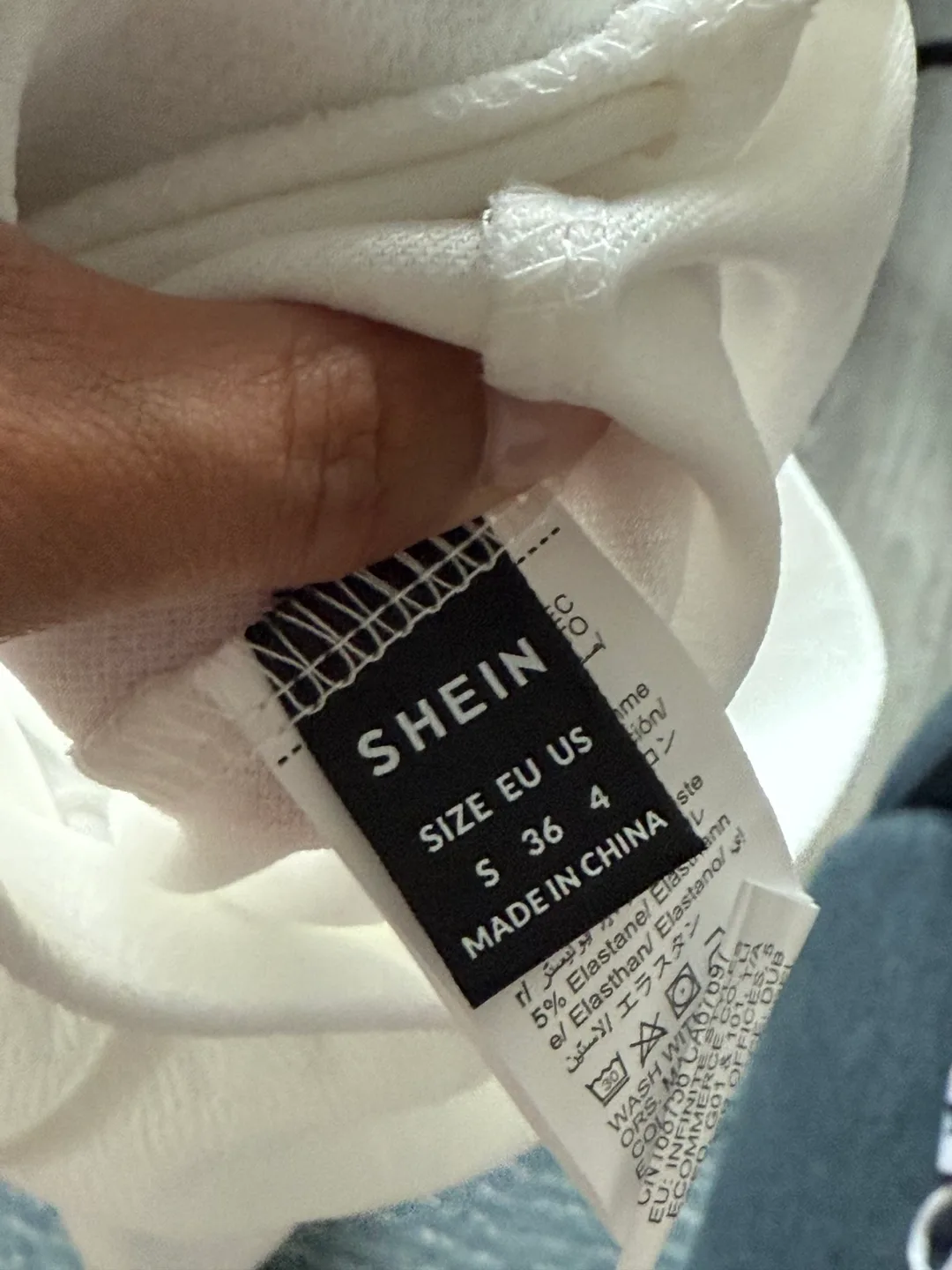 White Blazer and Pant Set image indicator(4)