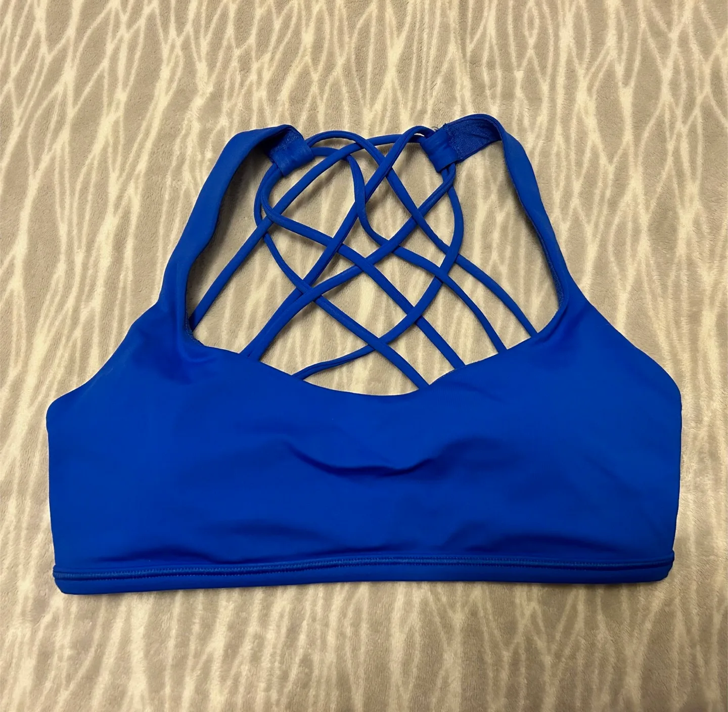🤩 Lululemon Free To Be Bright Blue Sports Bra thumbnail