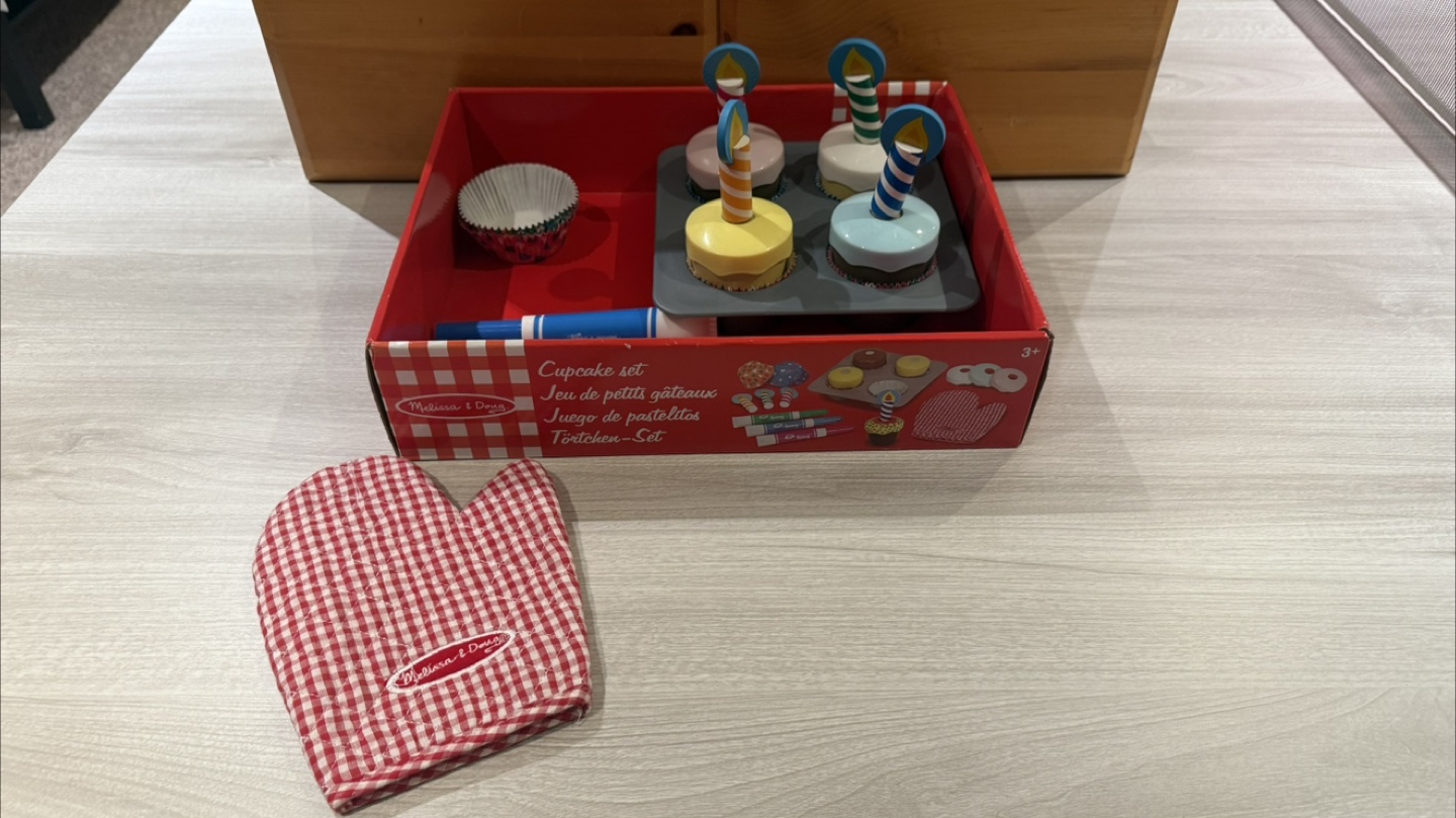 Melissa & Doug Cupcake Set