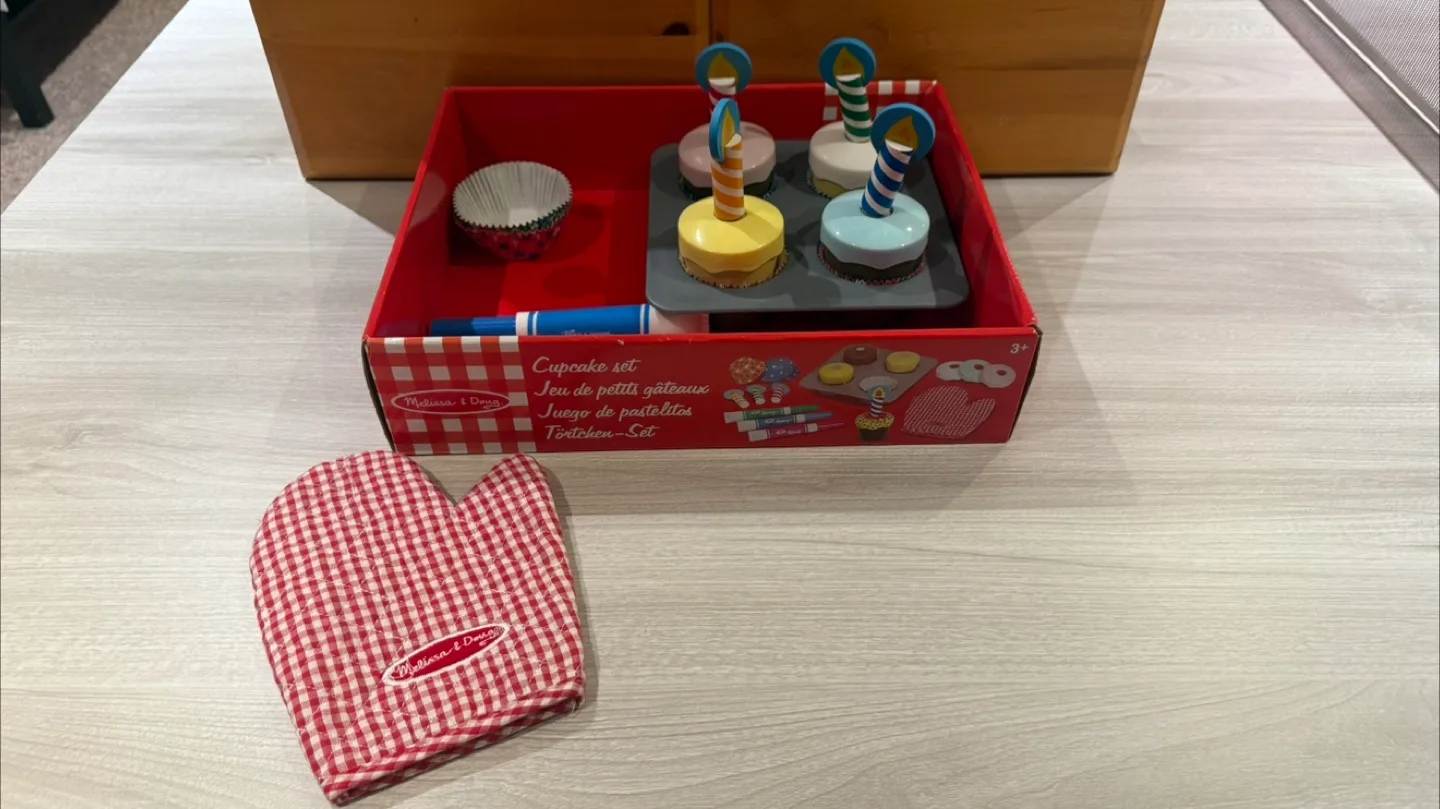 Melissa & Doug Cupcake Set thumbnail