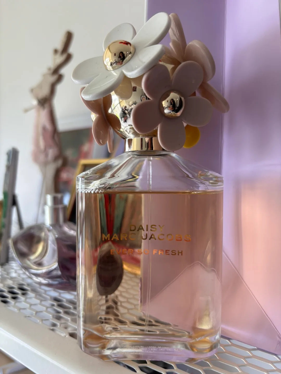 Daisy Marc Jacobs Ever So Fresh Perfume thumbnail