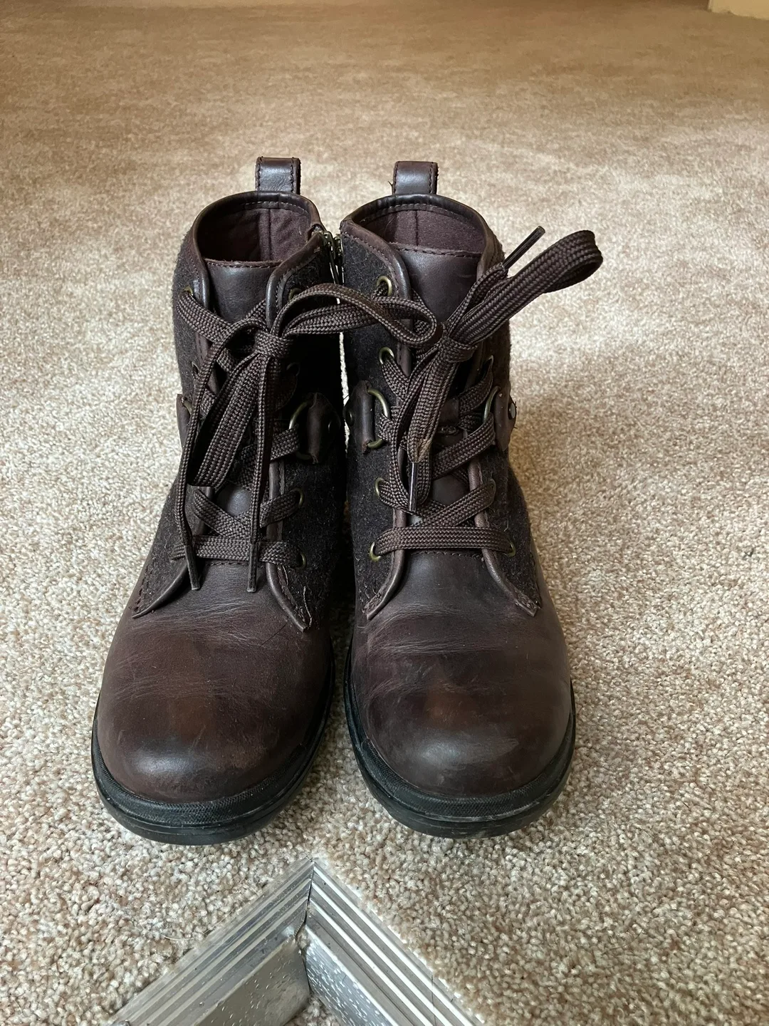 Ugg Brown Ankle Boots size 7.5 image indicator(2)