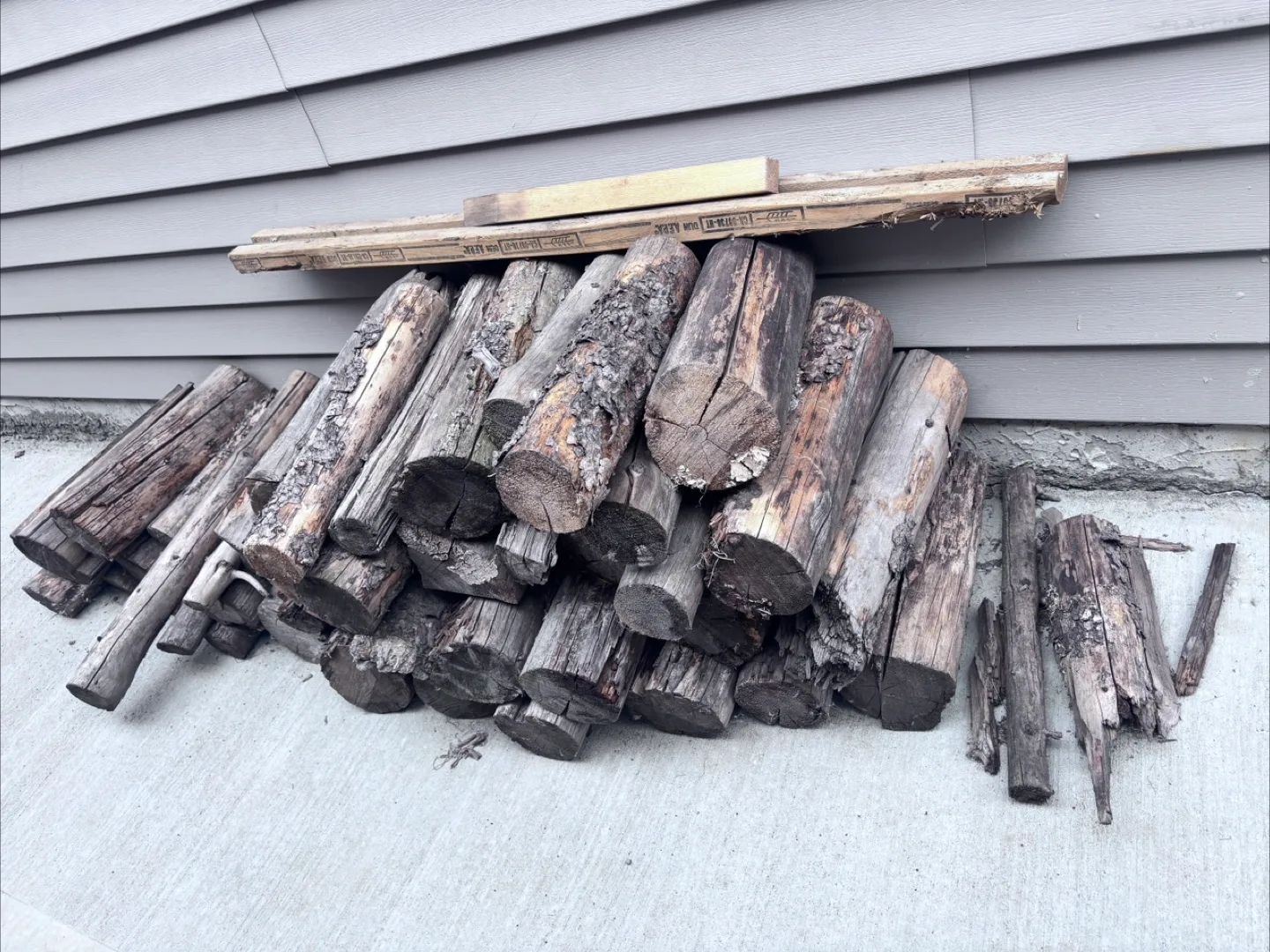 Seasoned Firewood Bundle thumbnail