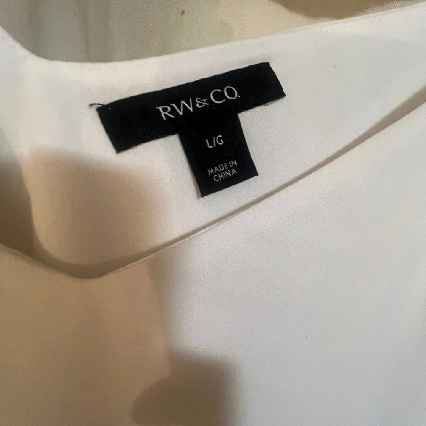 RW&CO. White V-Neck Tank Top - Size L/G image indicator(2)