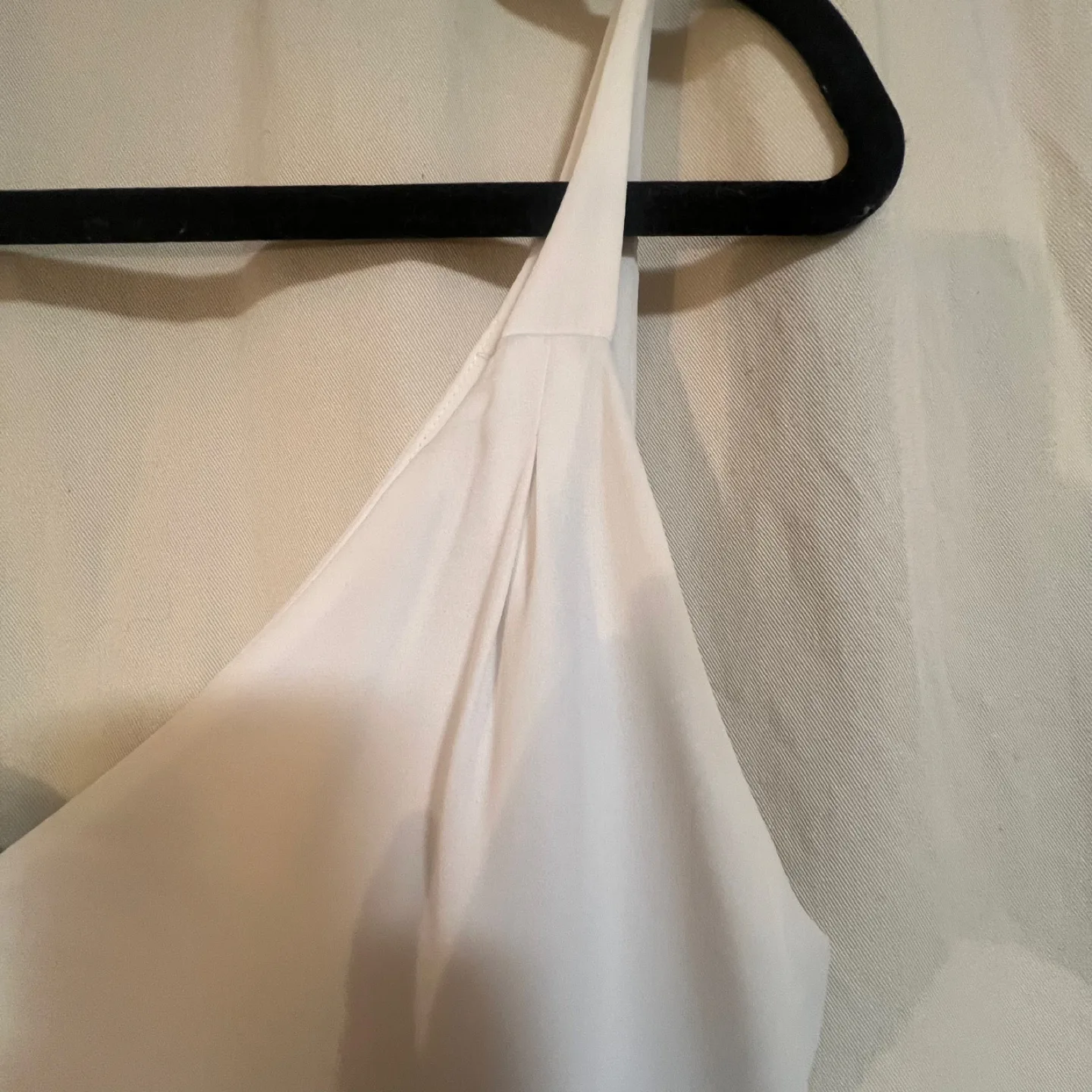 RW&CO. White V-Neck Tank Top - Size L/G image indicator(3)