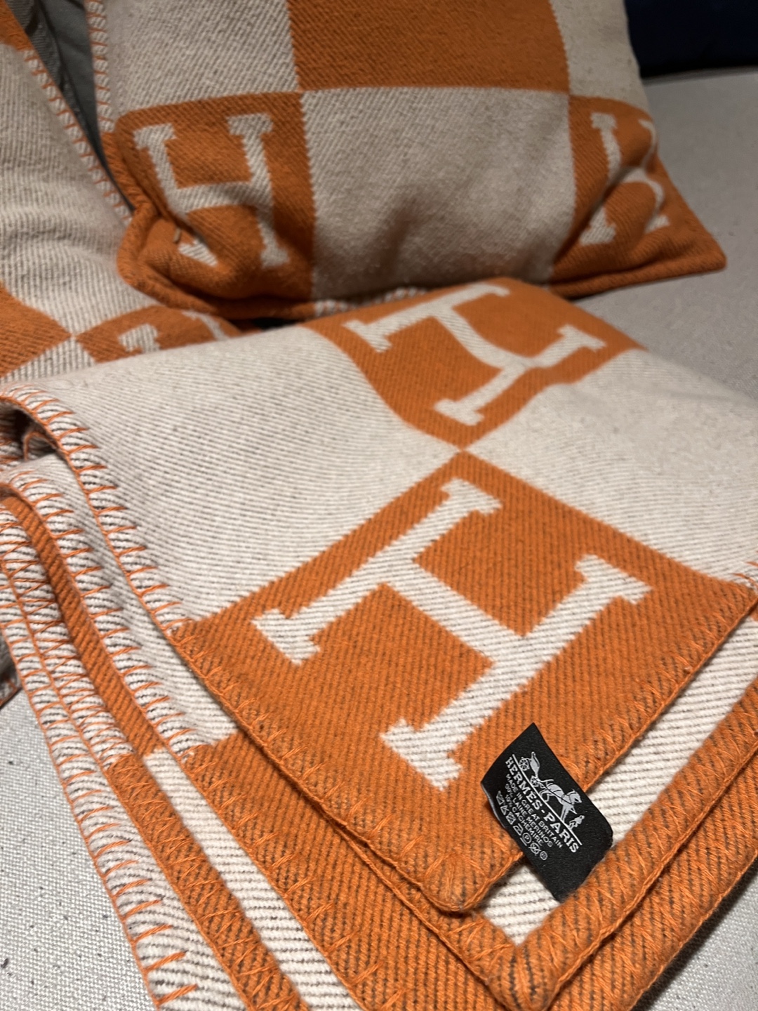 Hermes pillows and blanket - photo 2
