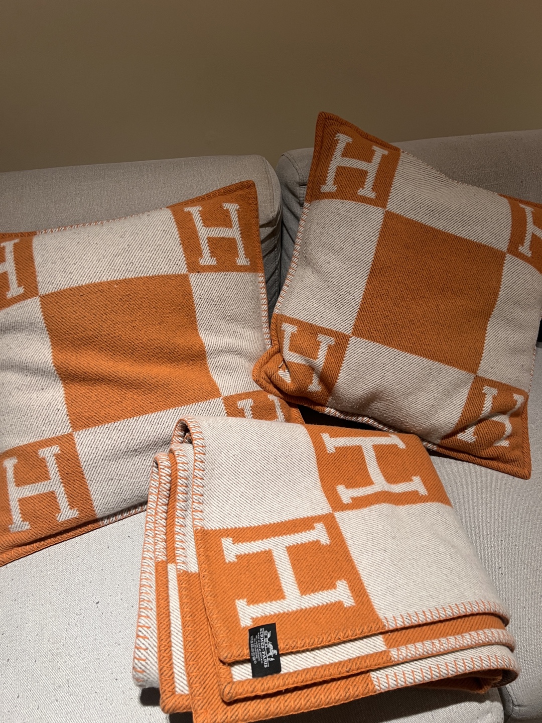 Hermes pillows and blanket