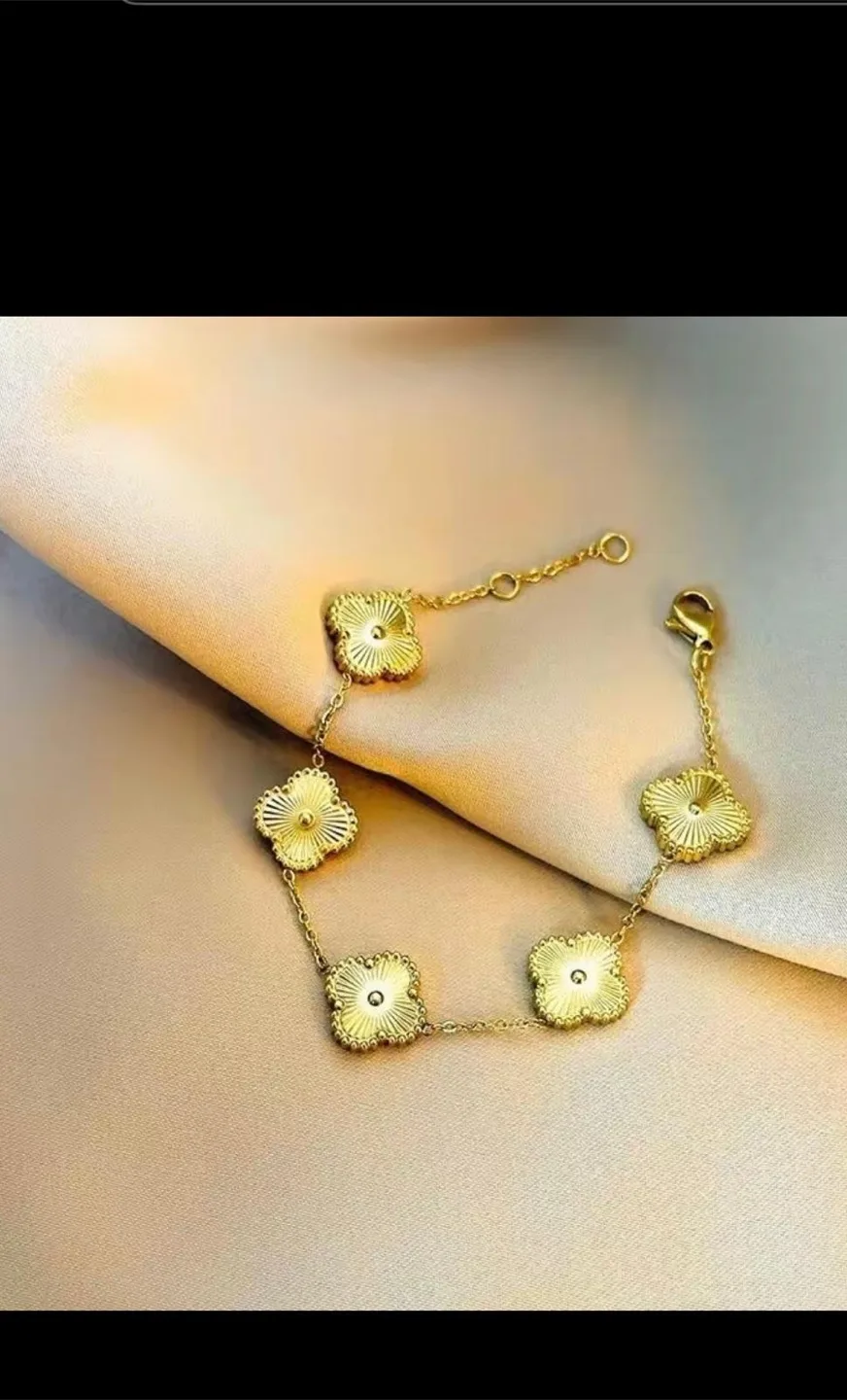 Black and Gold Clover Earrings and Bracelet image indicator(3)