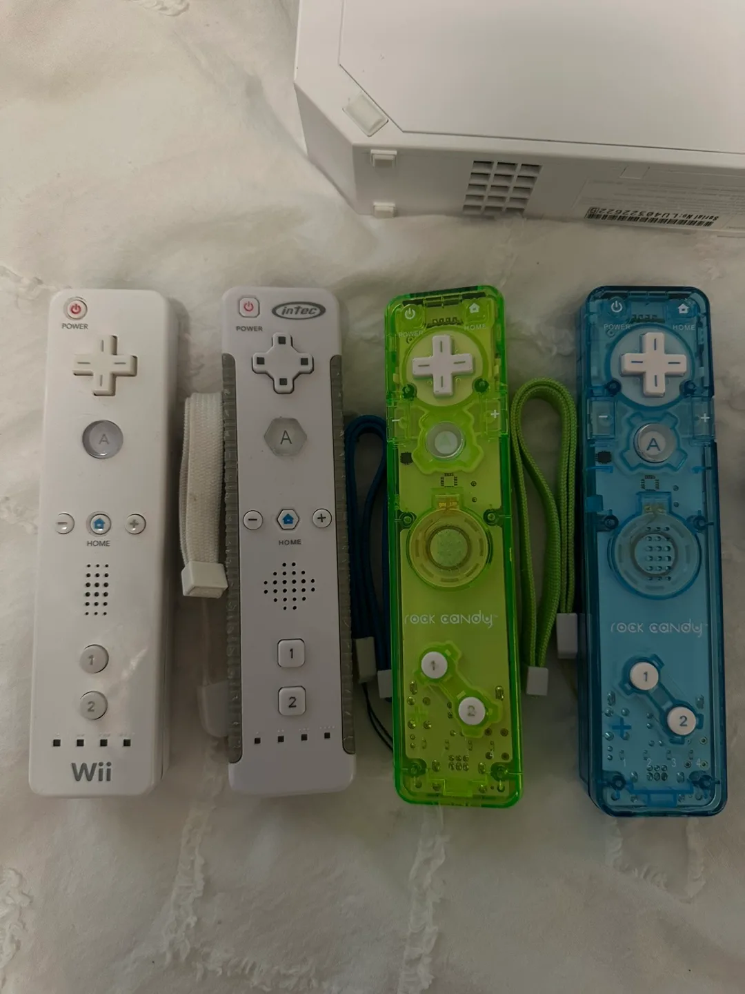 Nintendo Wii Console and Accessories image indicator(2)