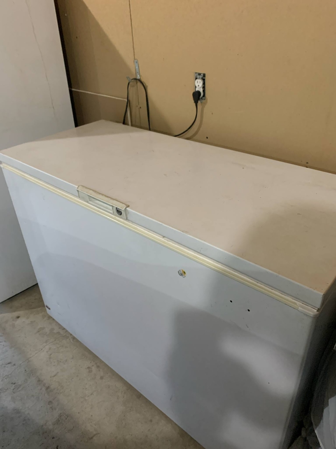 Garage-ready Chest Freezer - photo 2