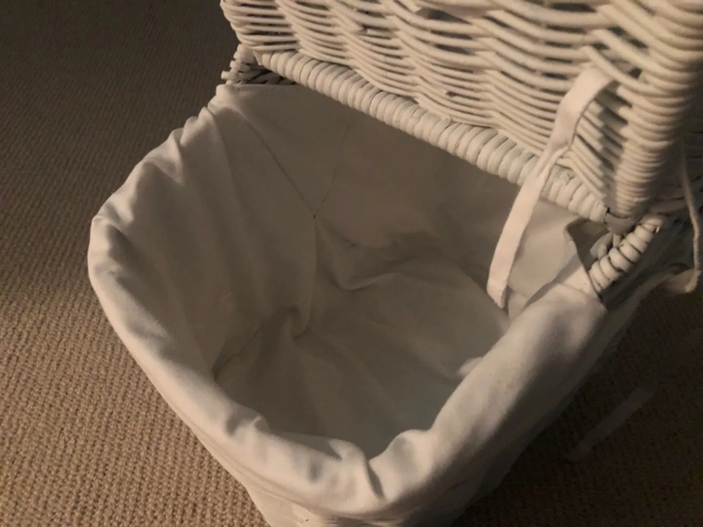 White Lined Flip Top Picnic Basket.  Super clean like new. thumbnail