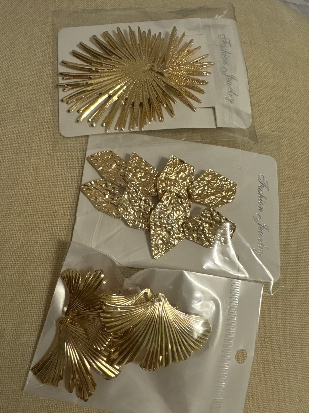 Set of Gold Fashion Earrings 🥕💚 image indicator(4)