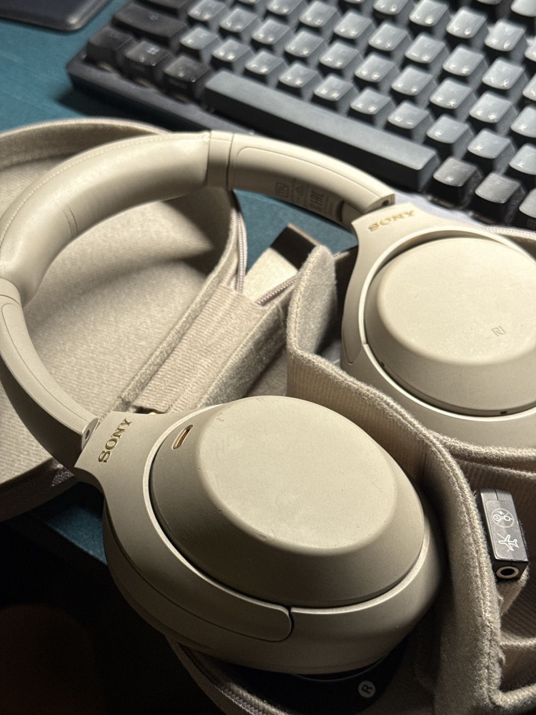 Sony WH-1000XM4 Headphones - photo 2