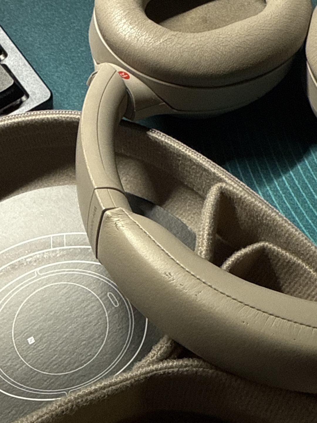 Sony WH-1000XM4 Headphones - photo 3