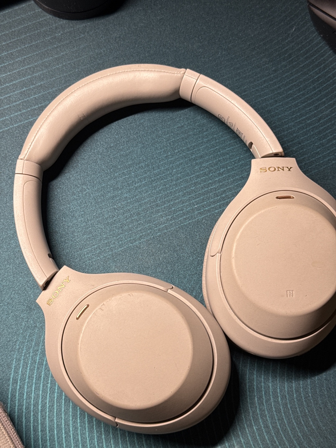 Sony WH-1000XM4 Headphones - photo 4