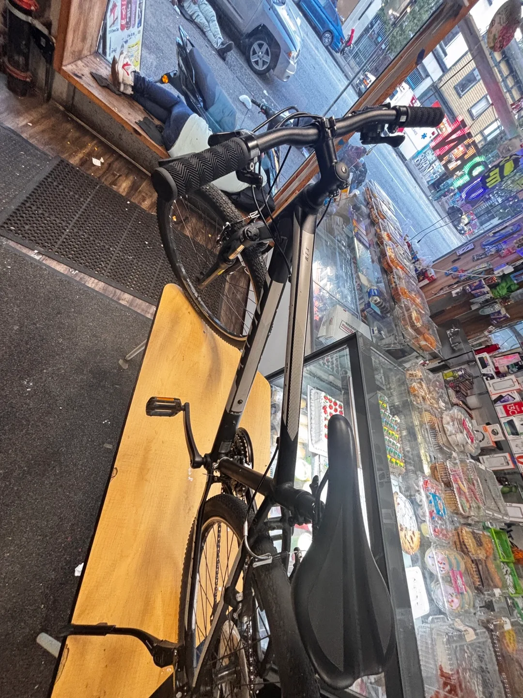 Giant Mountain Bike image indicator(4)